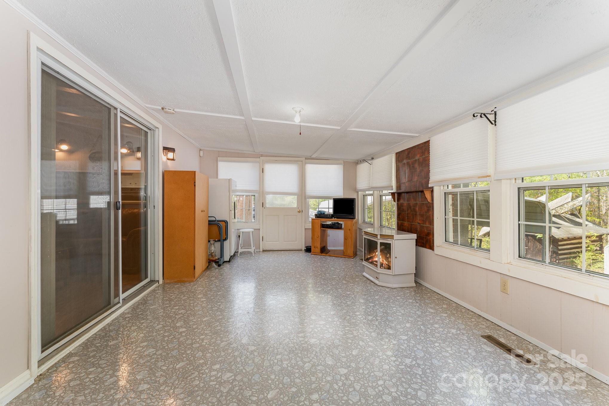 5013 Friendship Circle Road — East Bend