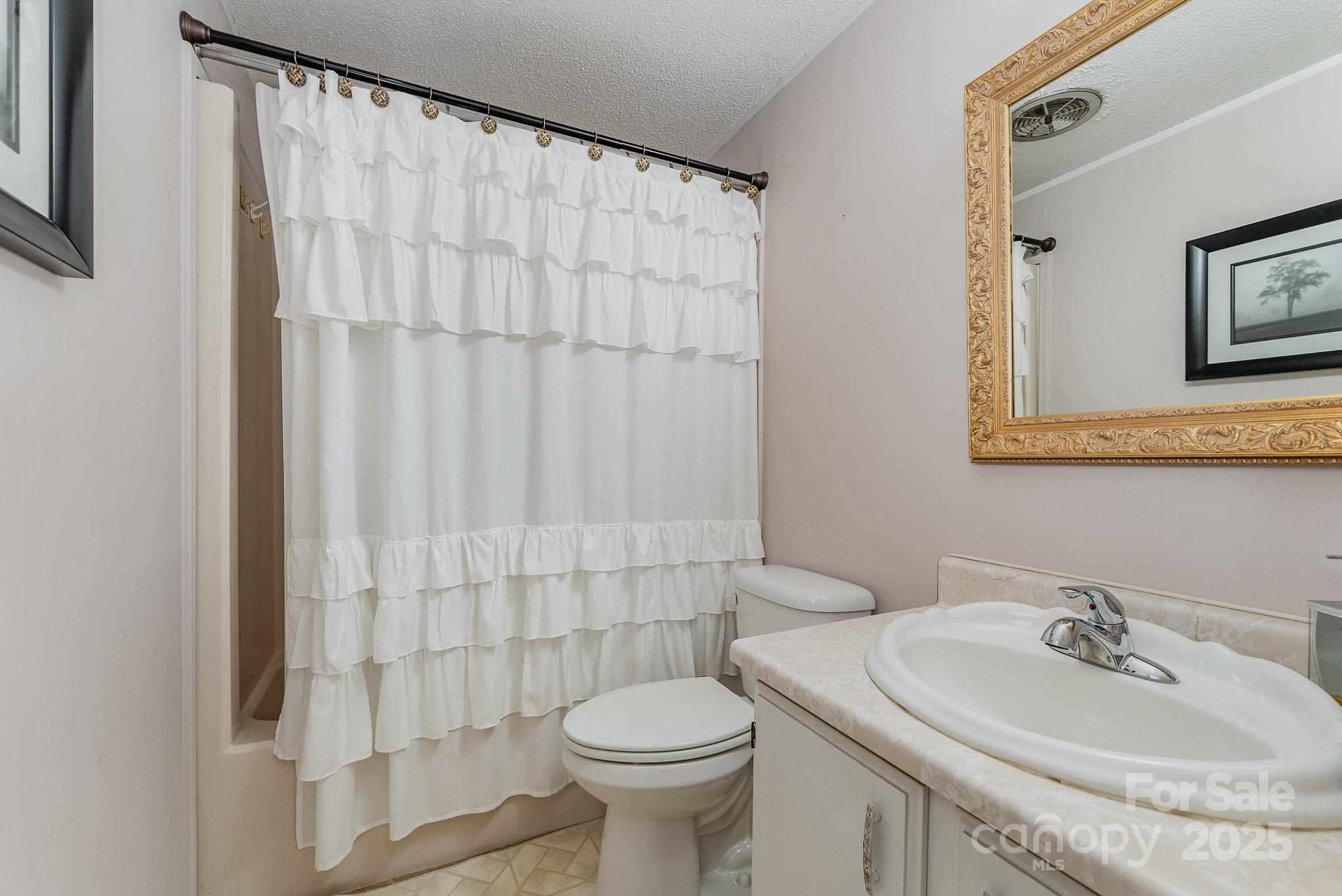 5013 Friendship Circle Road — East Bend