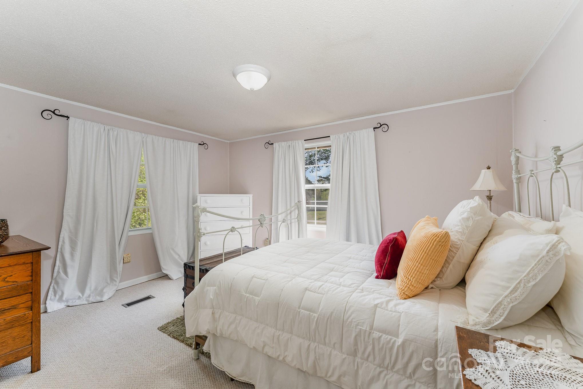 5013 Friendship Circle Road — East Bend