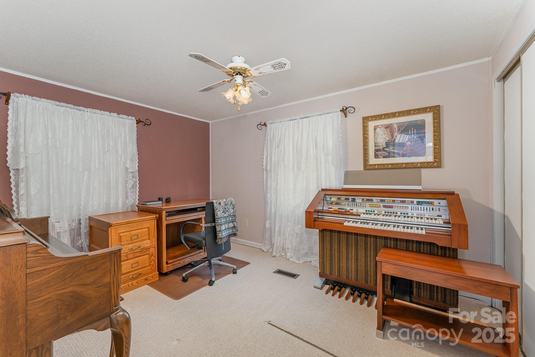 5013 Friendship Circle Road — East Bend