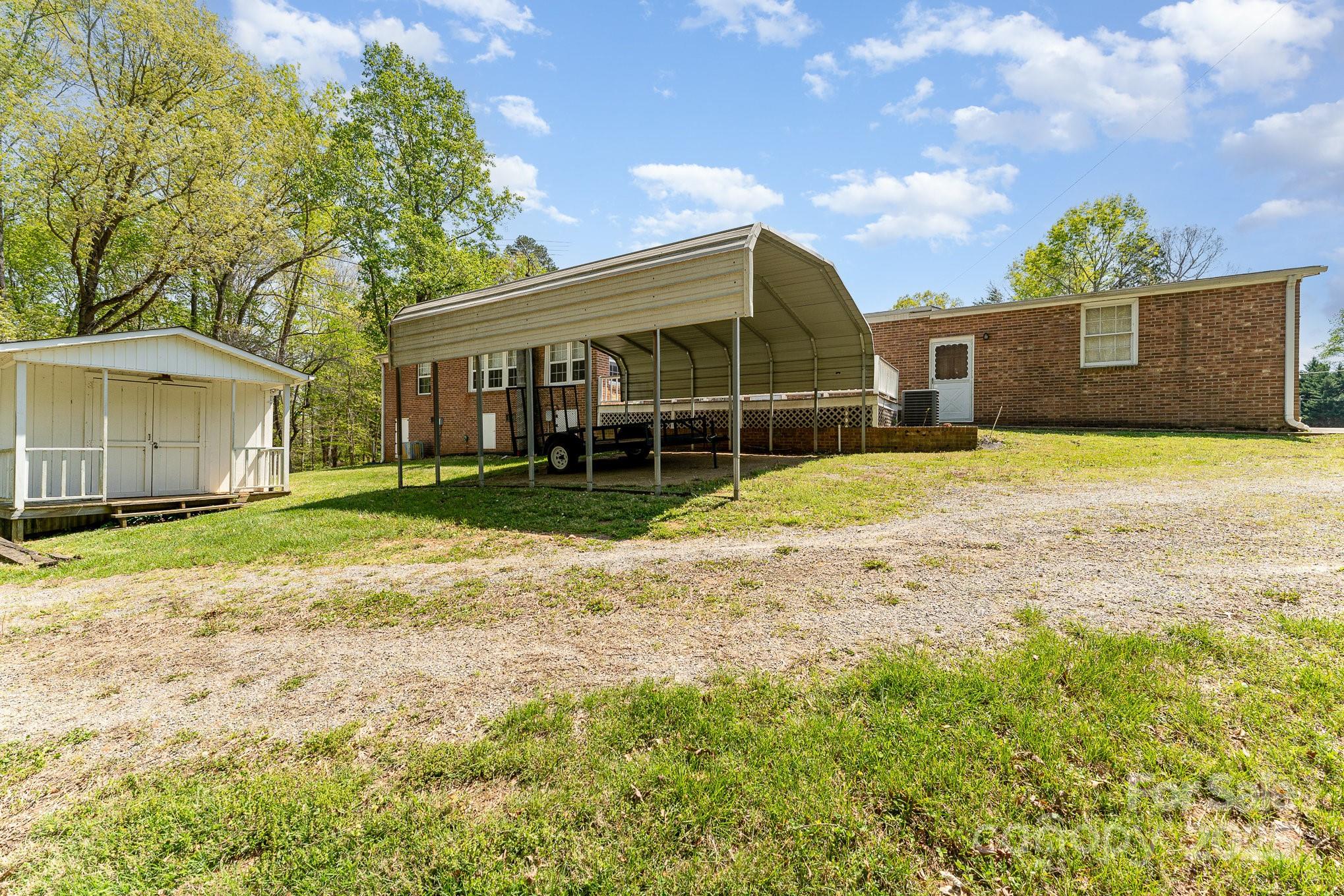 5013 Friendship Circle Road — East Bend