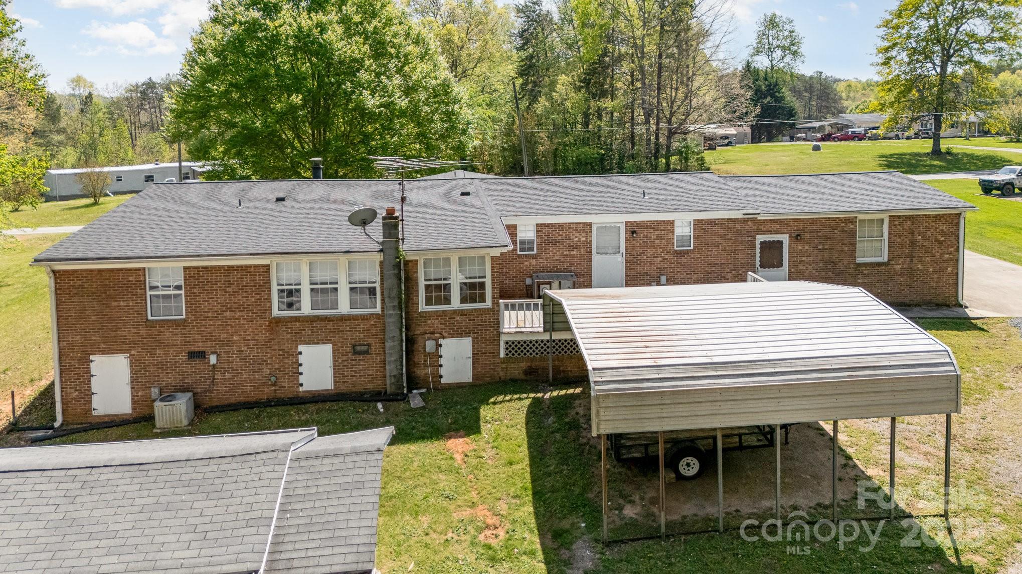 5013 Friendship Circle Road — East Bend