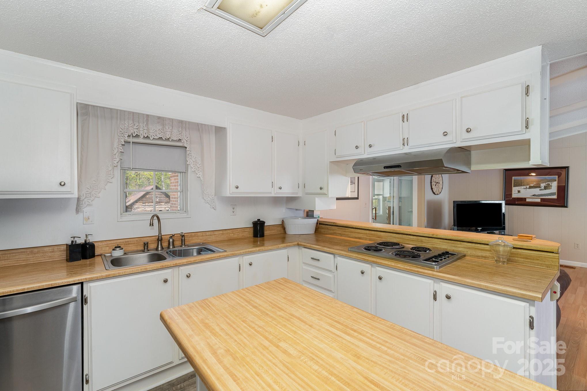 5013 Friendship Circle Road — East Bend