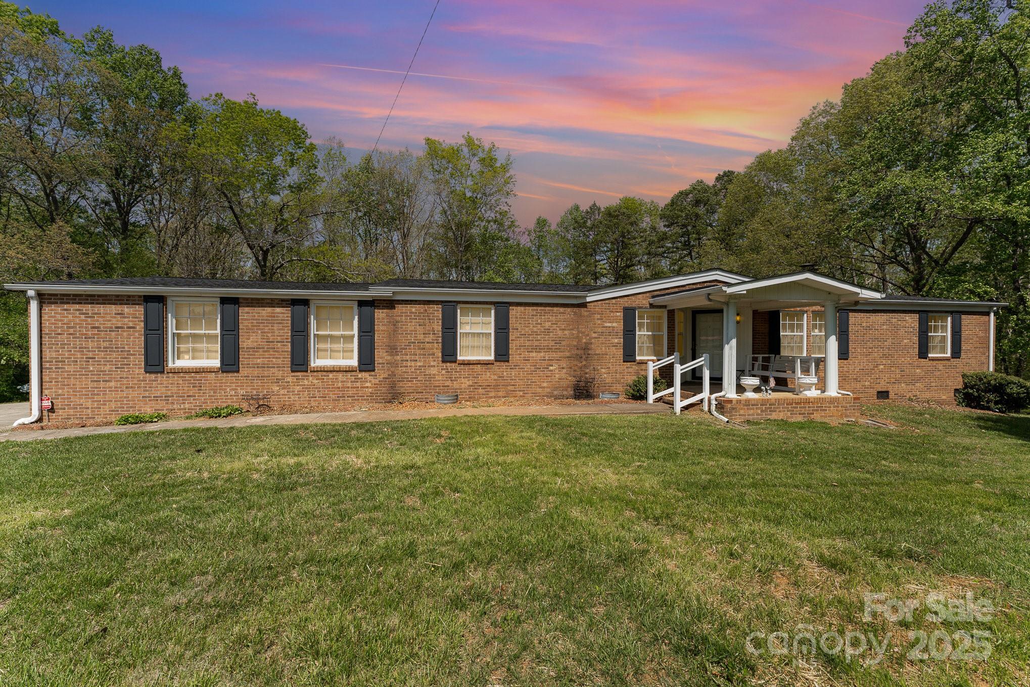5013 Friendship Circle Road — East Bend