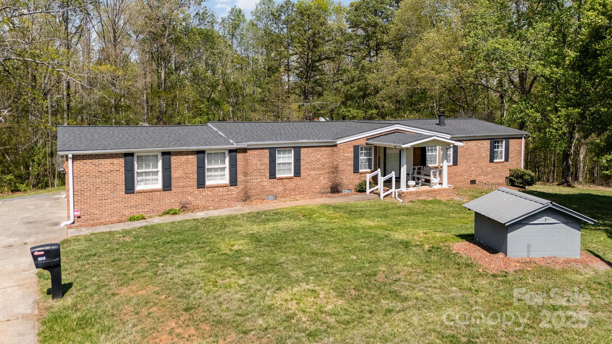 5013 Friendship Circle Road — East Bend