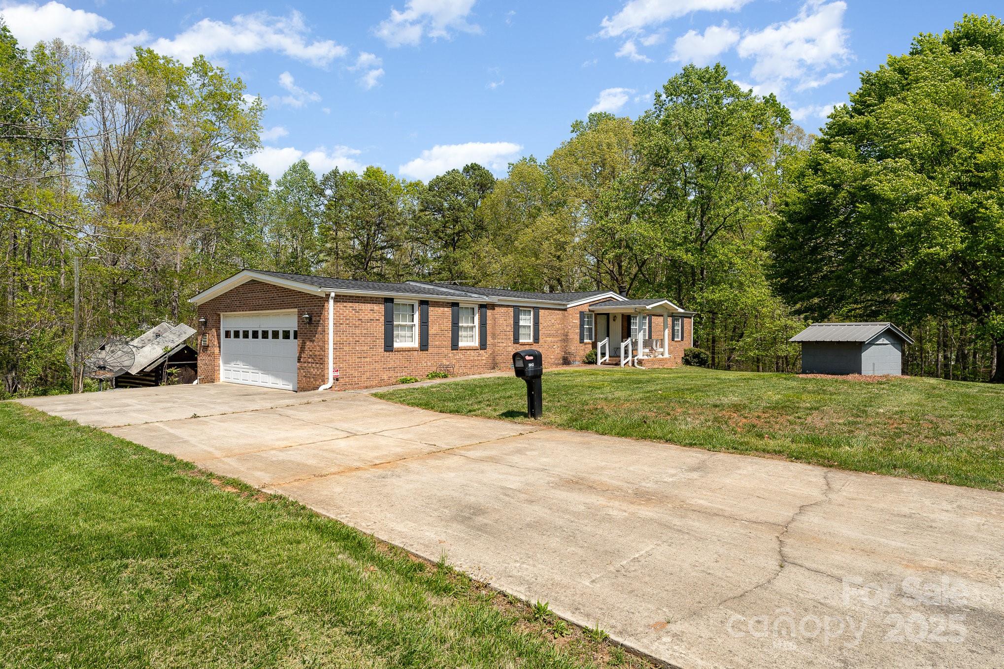 5013 Friendship Circle Road — East Bend