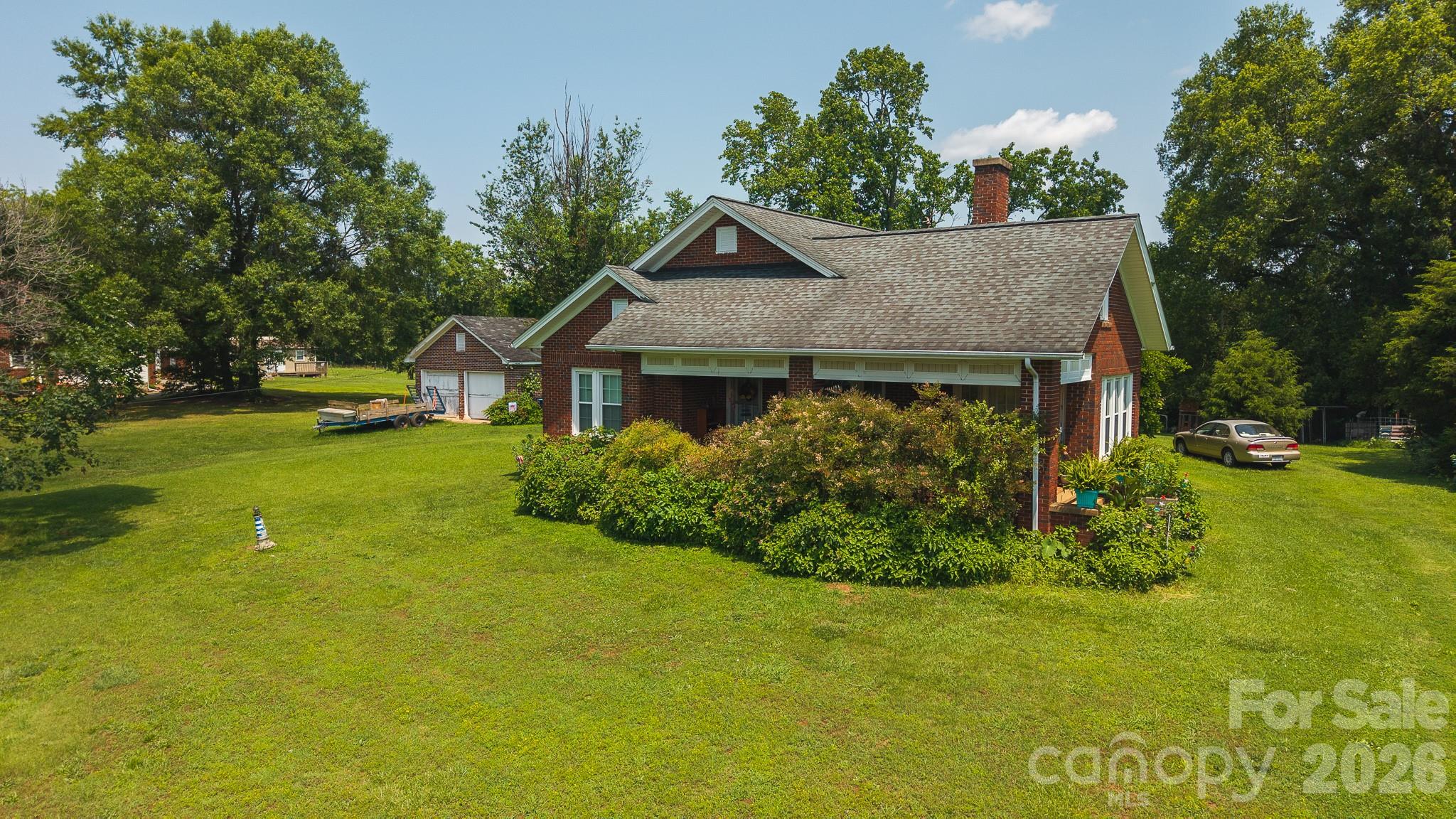 1040 NC 90 Highway W — Taylorsville