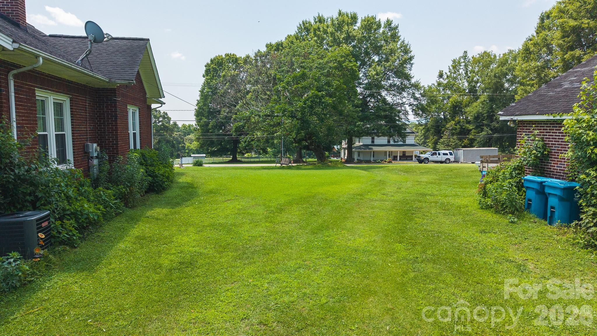 1040 NC 90 Highway W — Taylorsville