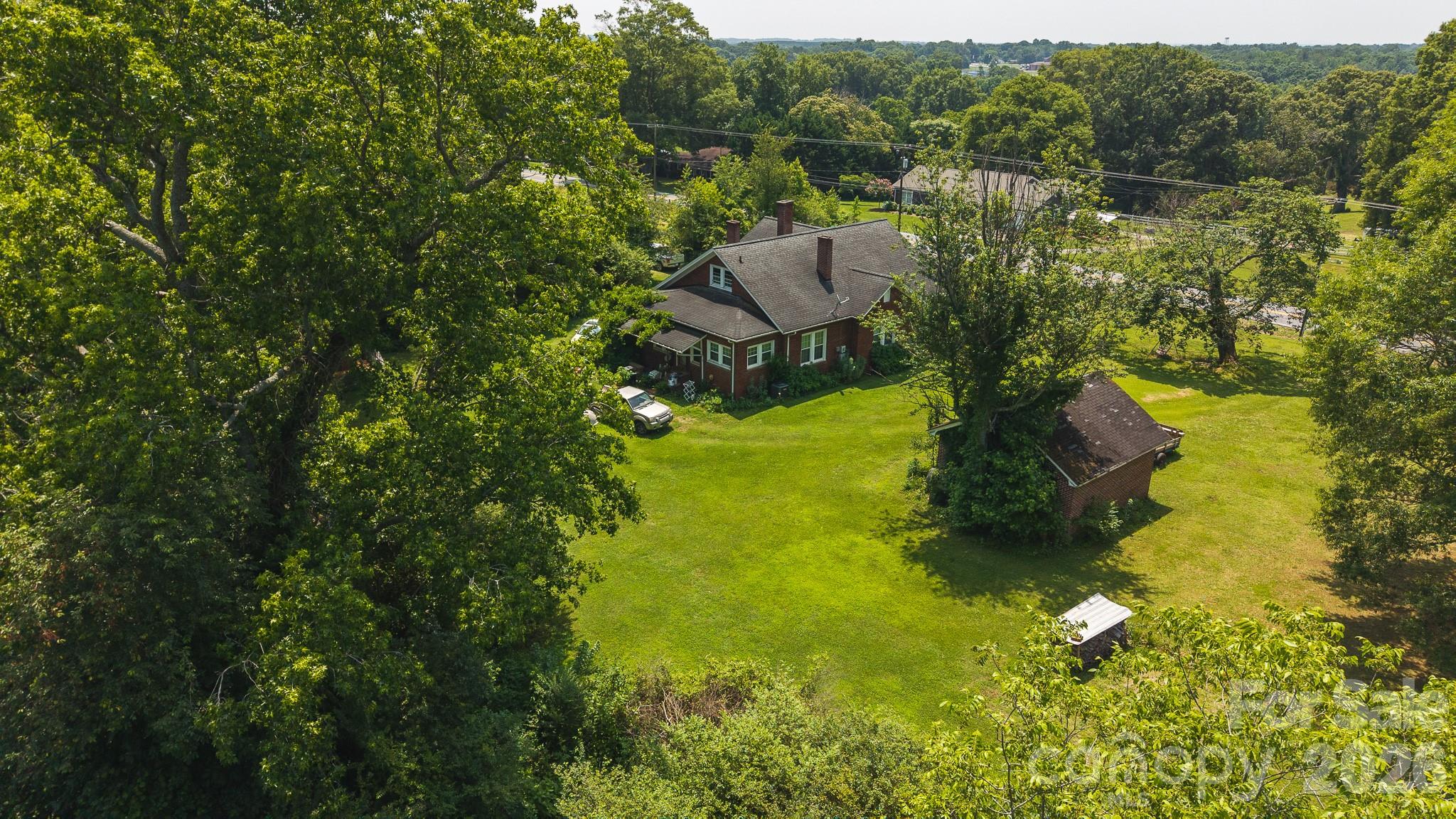 1040 NC 90 Highway W — Taylorsville