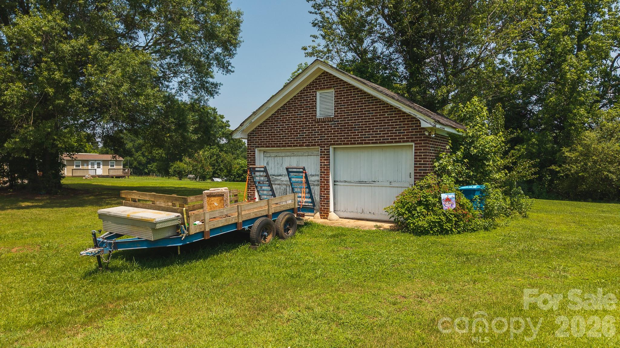 1040 NC 90 Highway W — Taylorsville