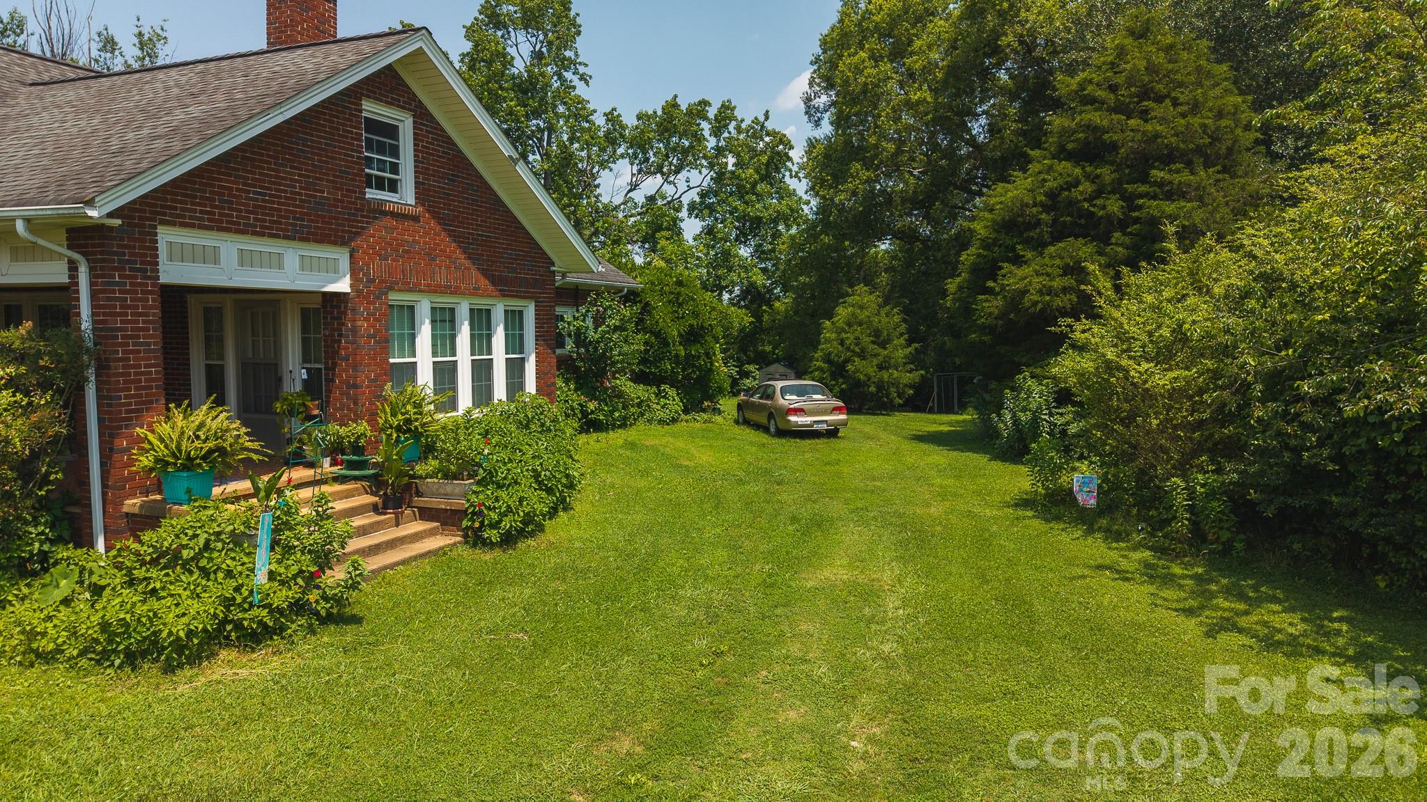 1040 NC 90 Highway W — Taylorsville