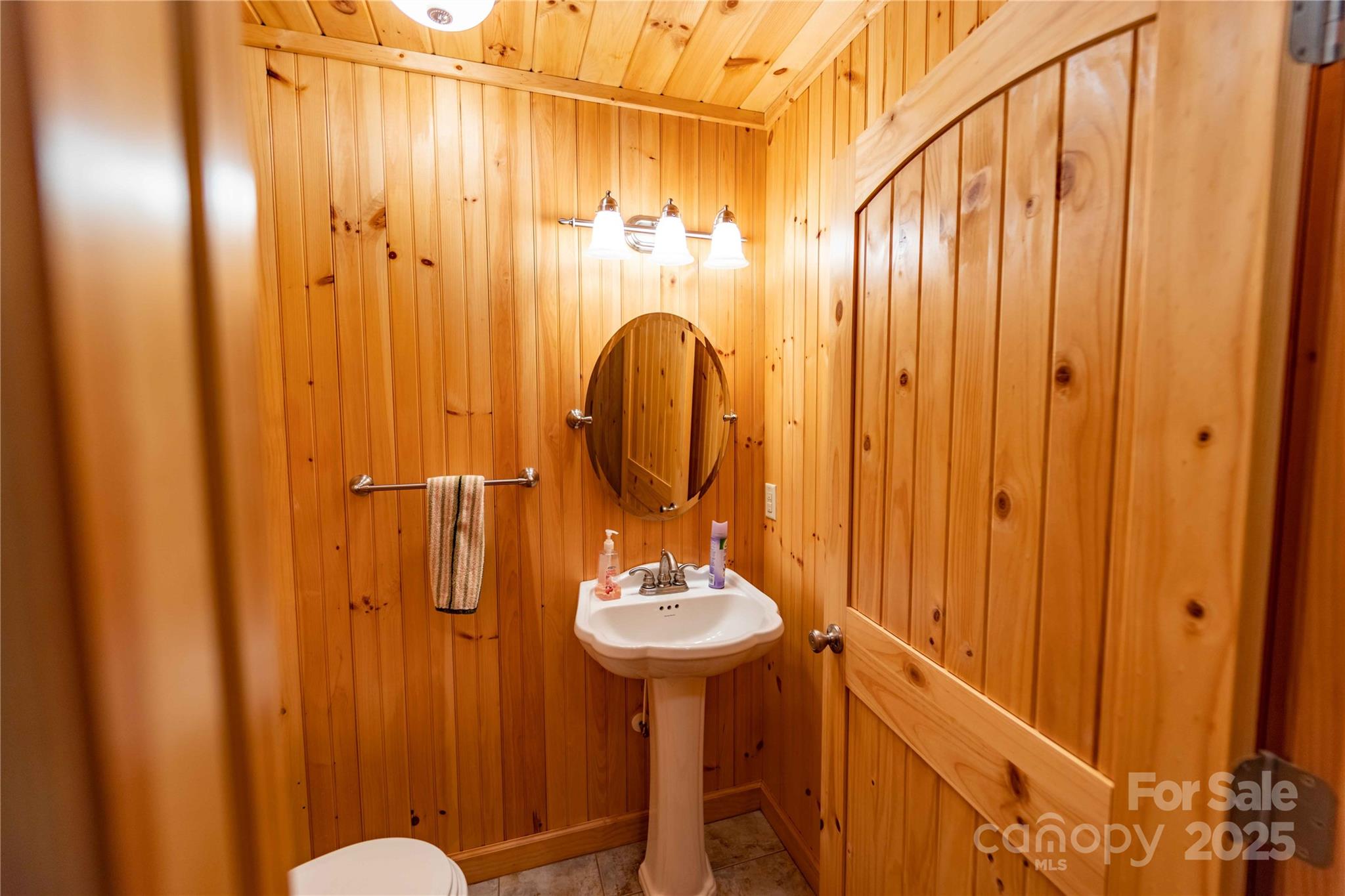 1053 Rich Hill Mountain Road — Glade Valley