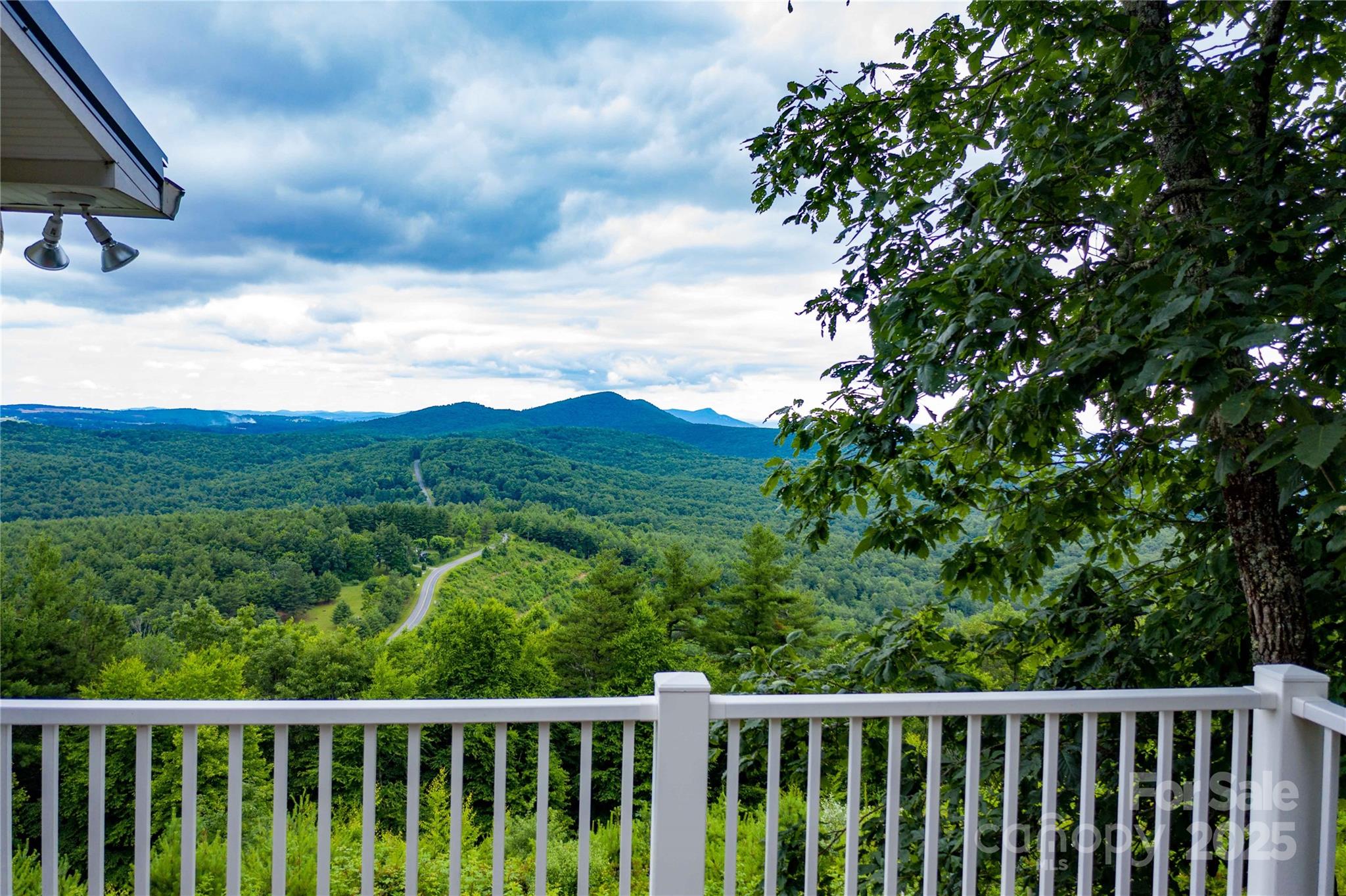 1053 Rich Hill Mountain Road — Glade Valley