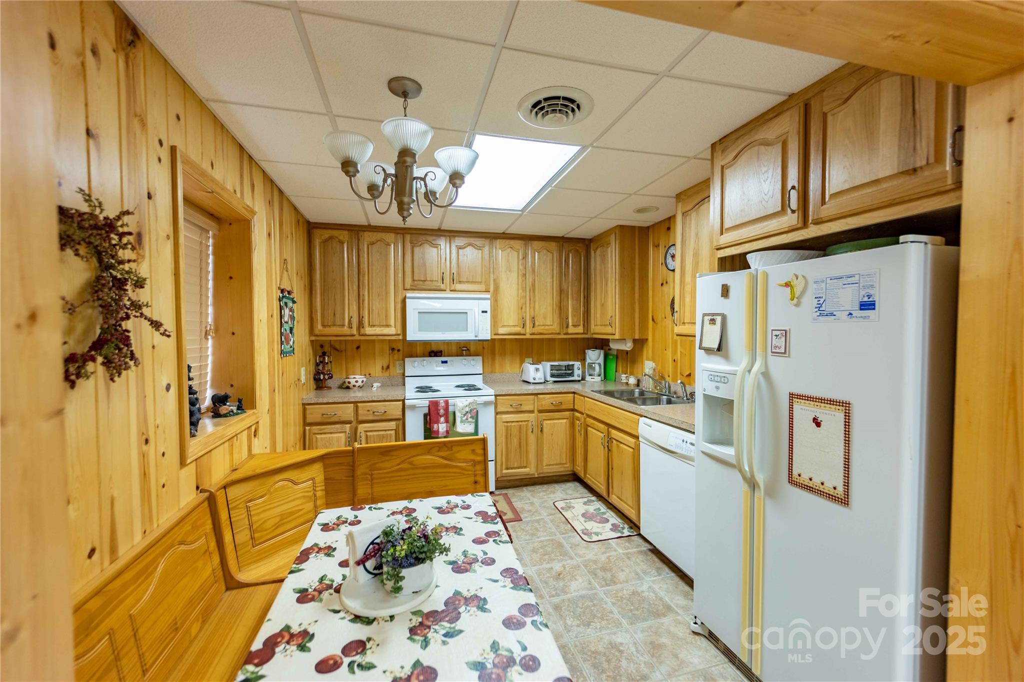 1053 Rich Hill Mountain Road — Glade Valley