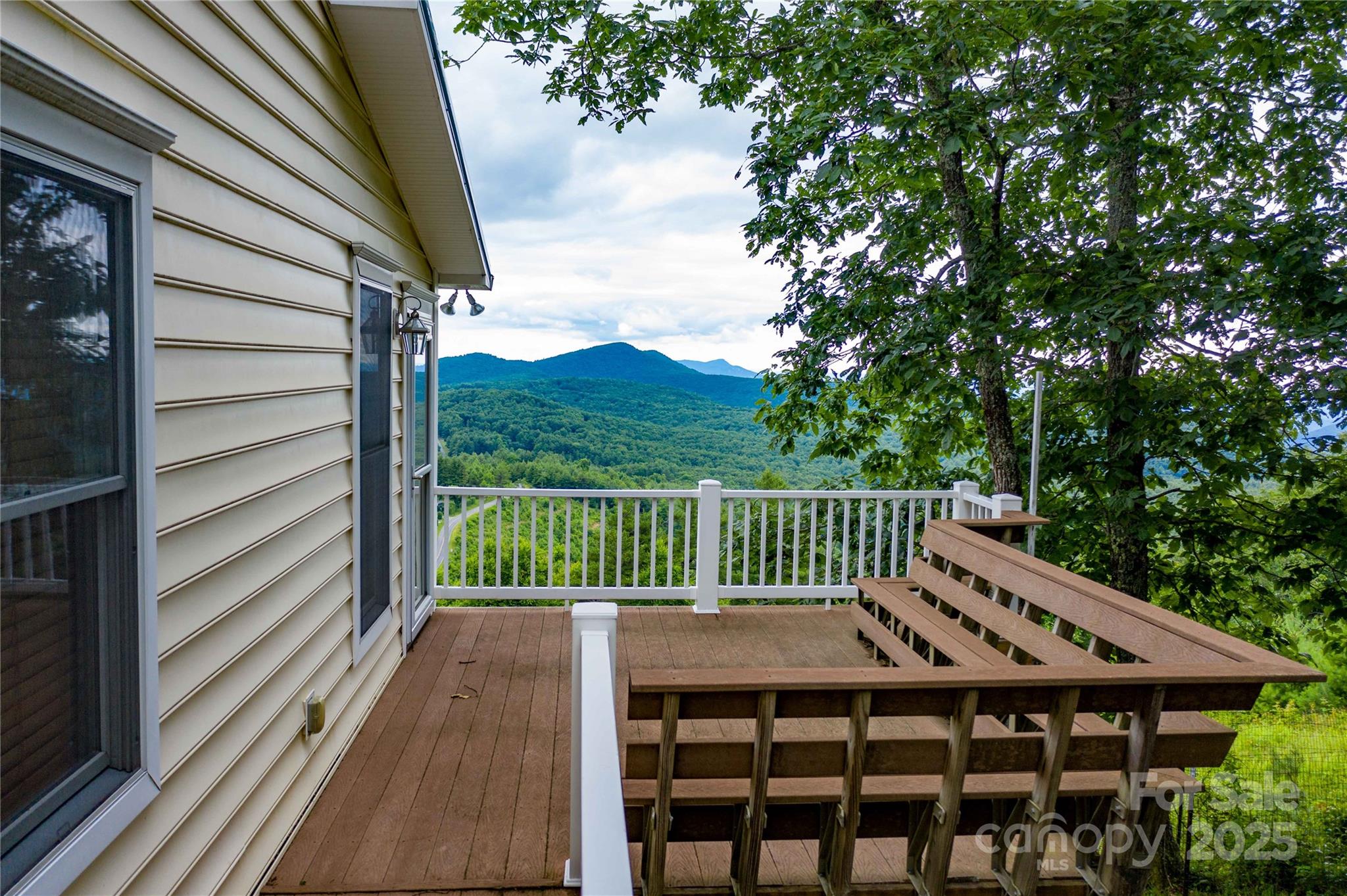 1053 Rich Hill Mountain Road — Glade Valley