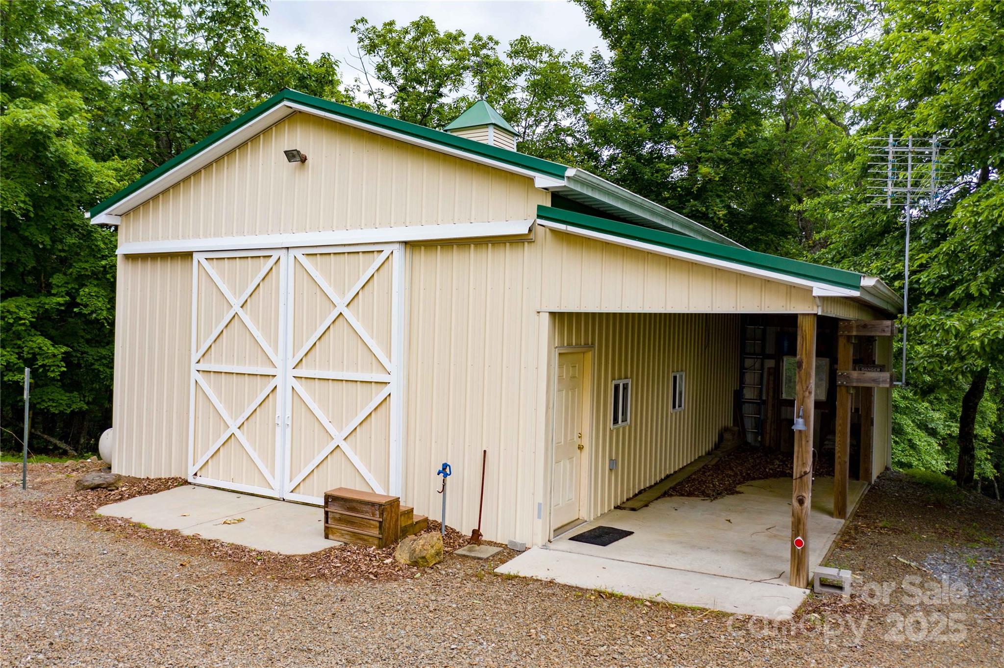 1053 Rich Hill Mountain Road — Glade Valley