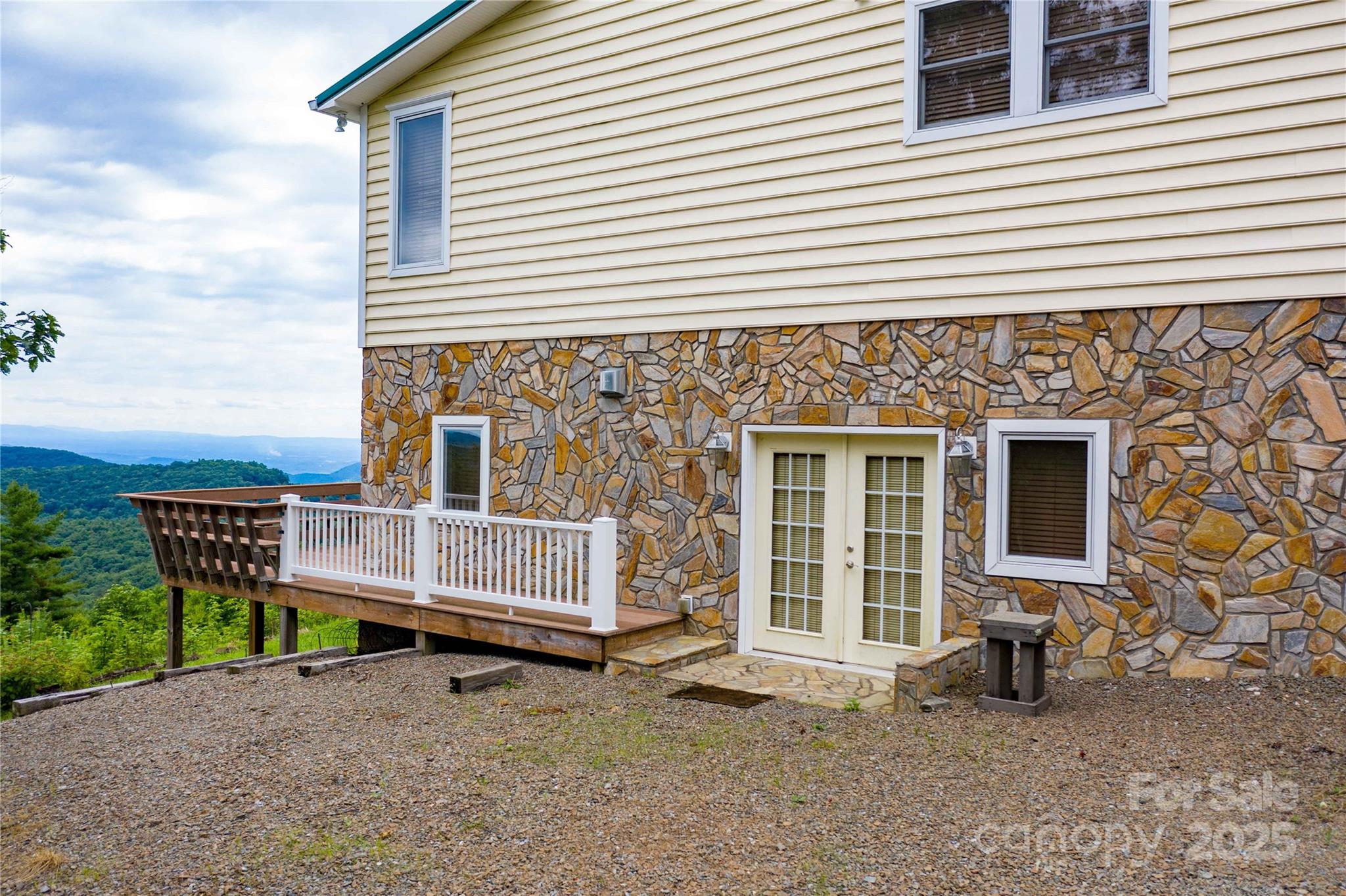 1053 Rich Hill Mountain Road — Glade Valley