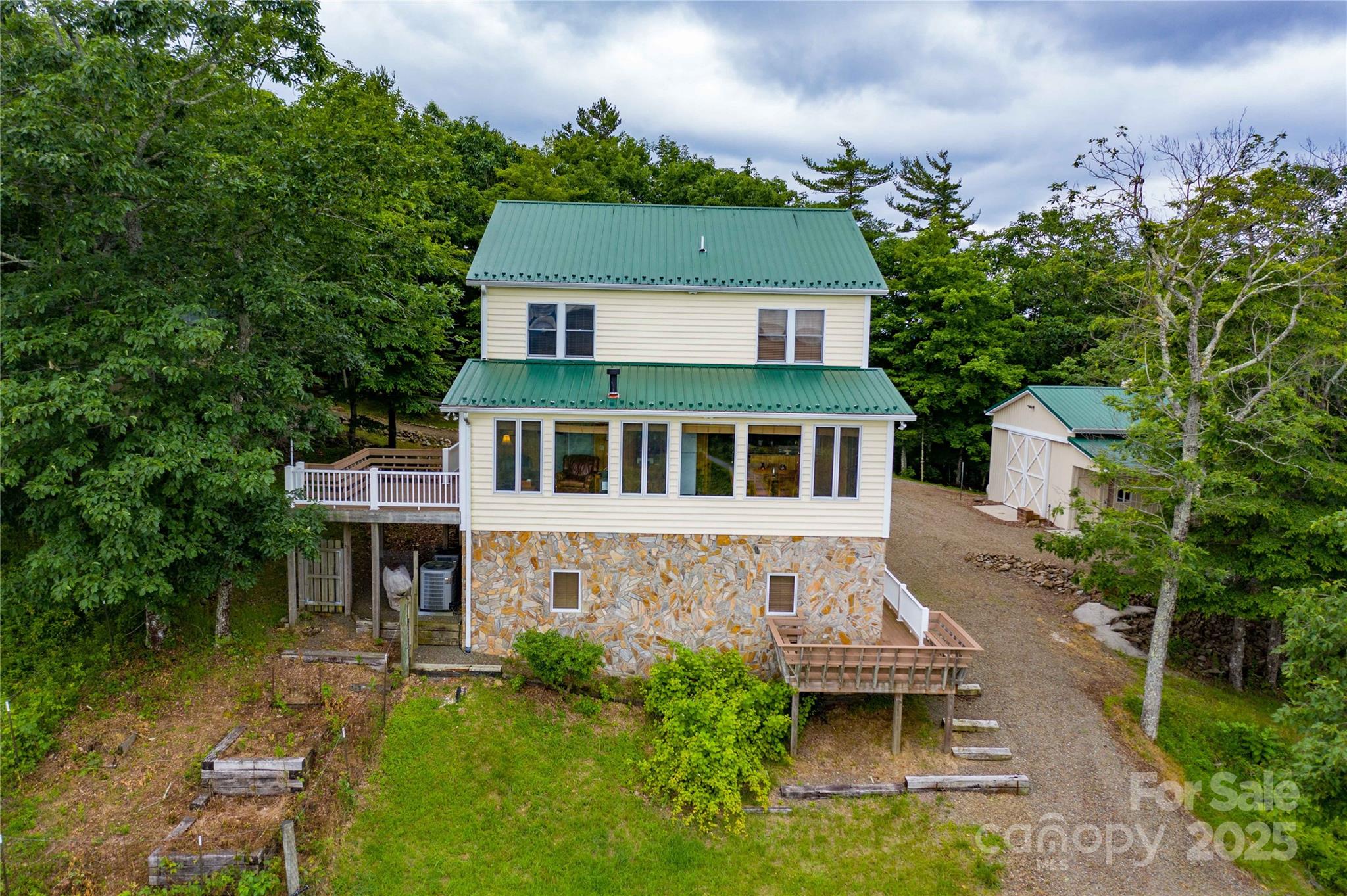 1053 Rich Hill Mountain Road — Glade Valley