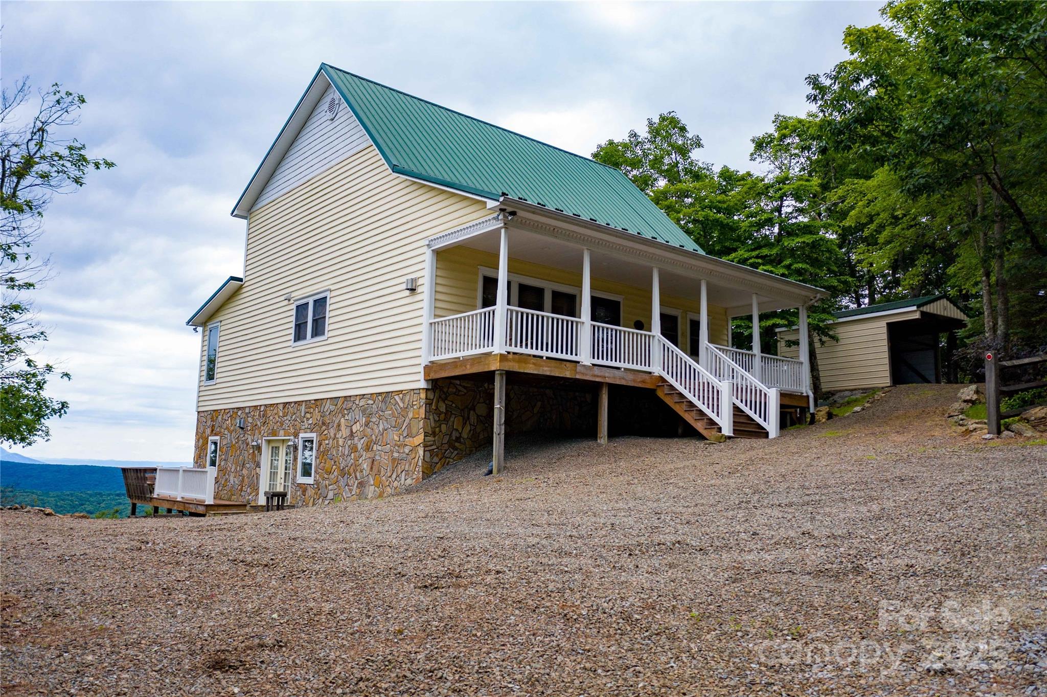 1053 Rich Hill Mountain Road — Glade Valley