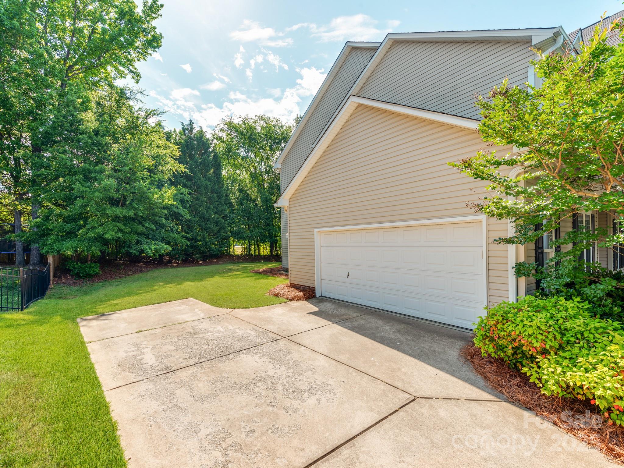 533 Montgrove Place NW — Concord