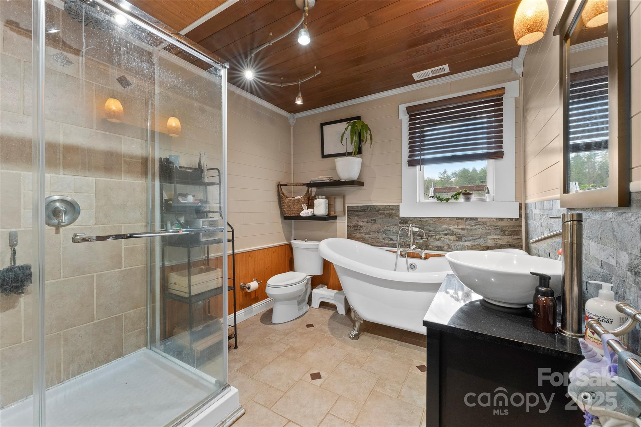 3610 Collettsville Road — Lenoir