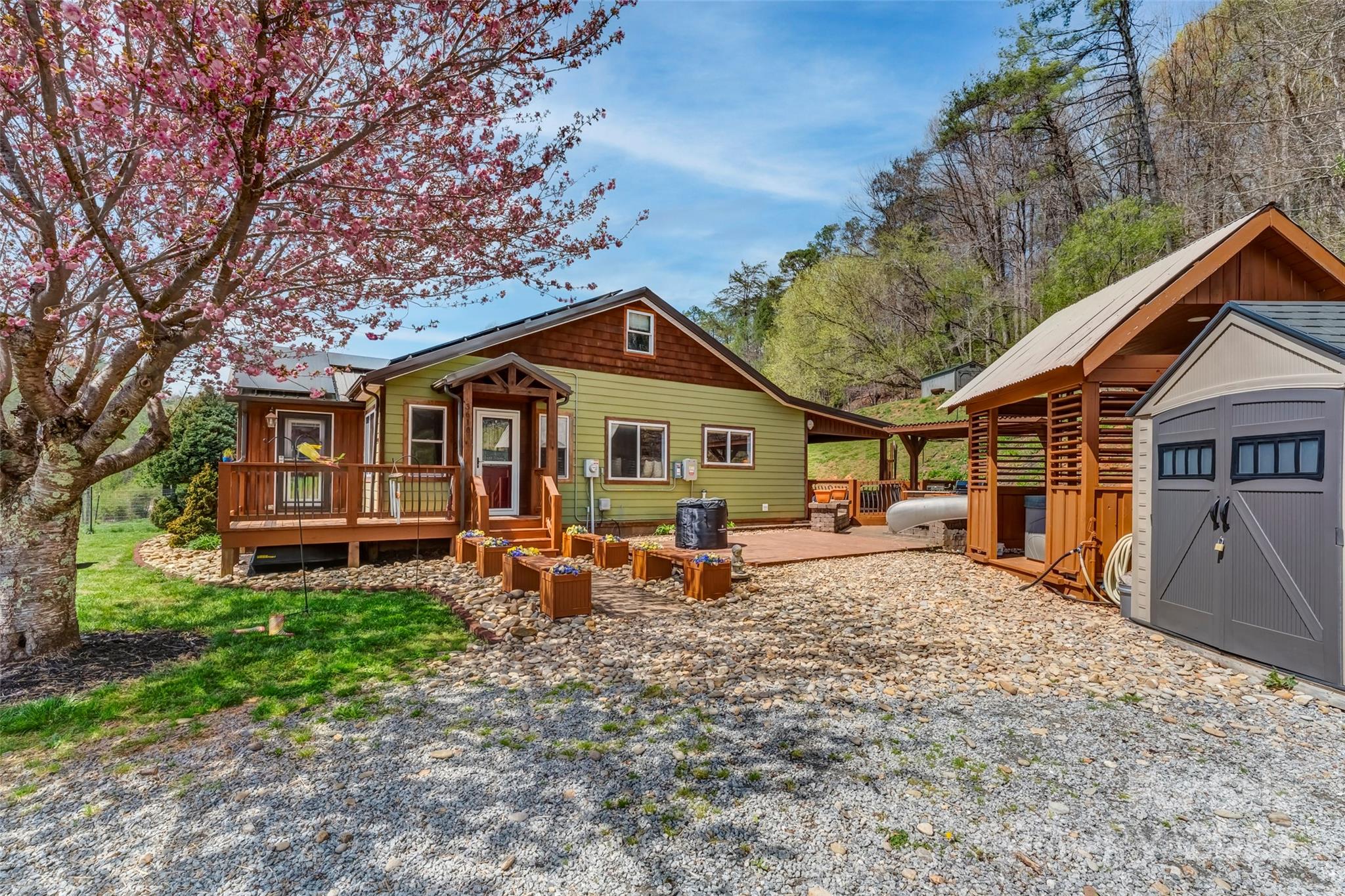 3610 Collettsville Road — Lenoir