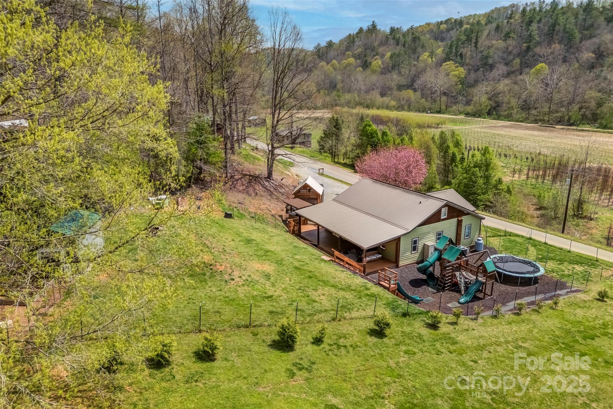 3610 Collettsville Road — Lenoir