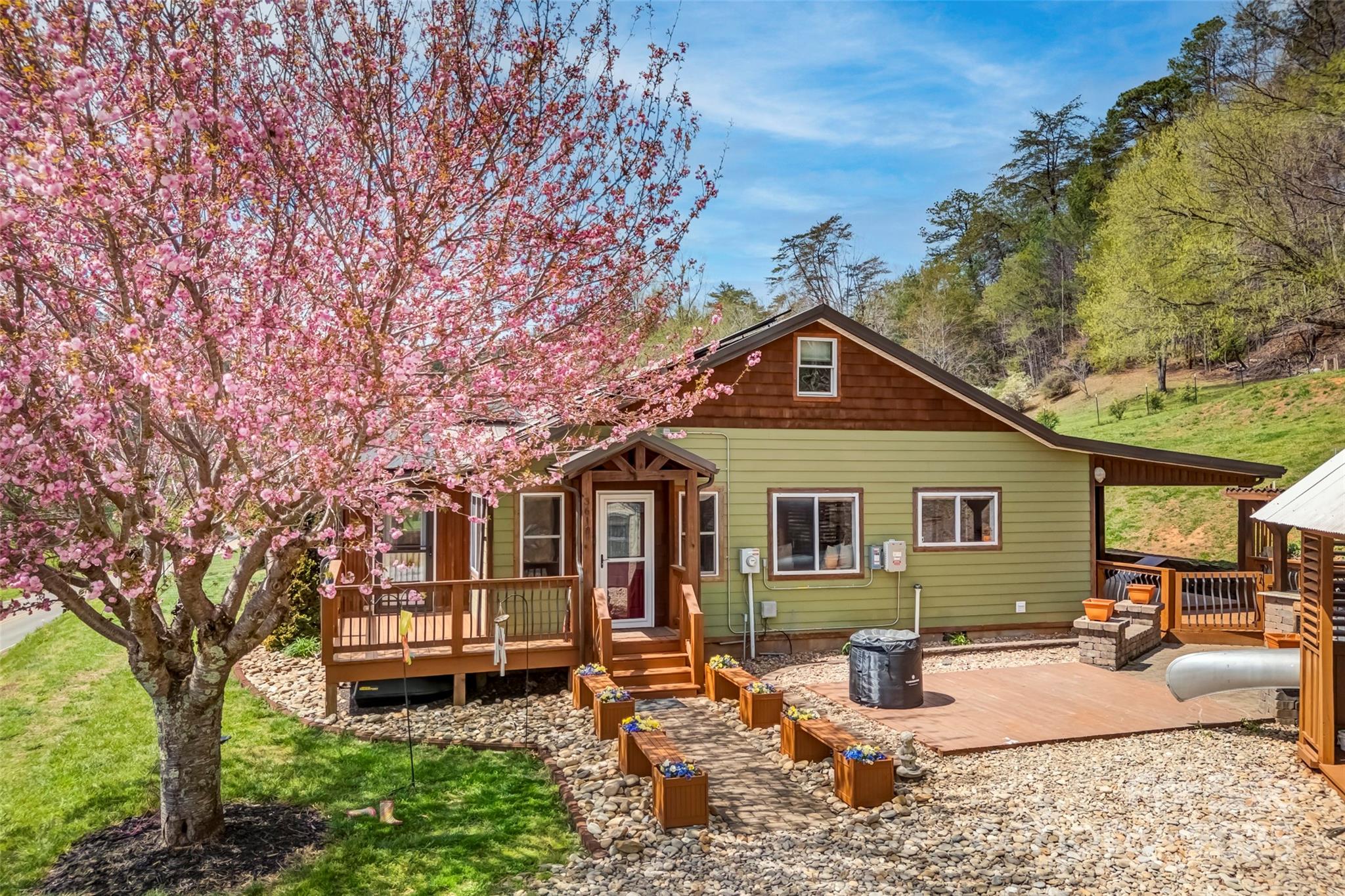 3610 Collettsville Road — Lenoir