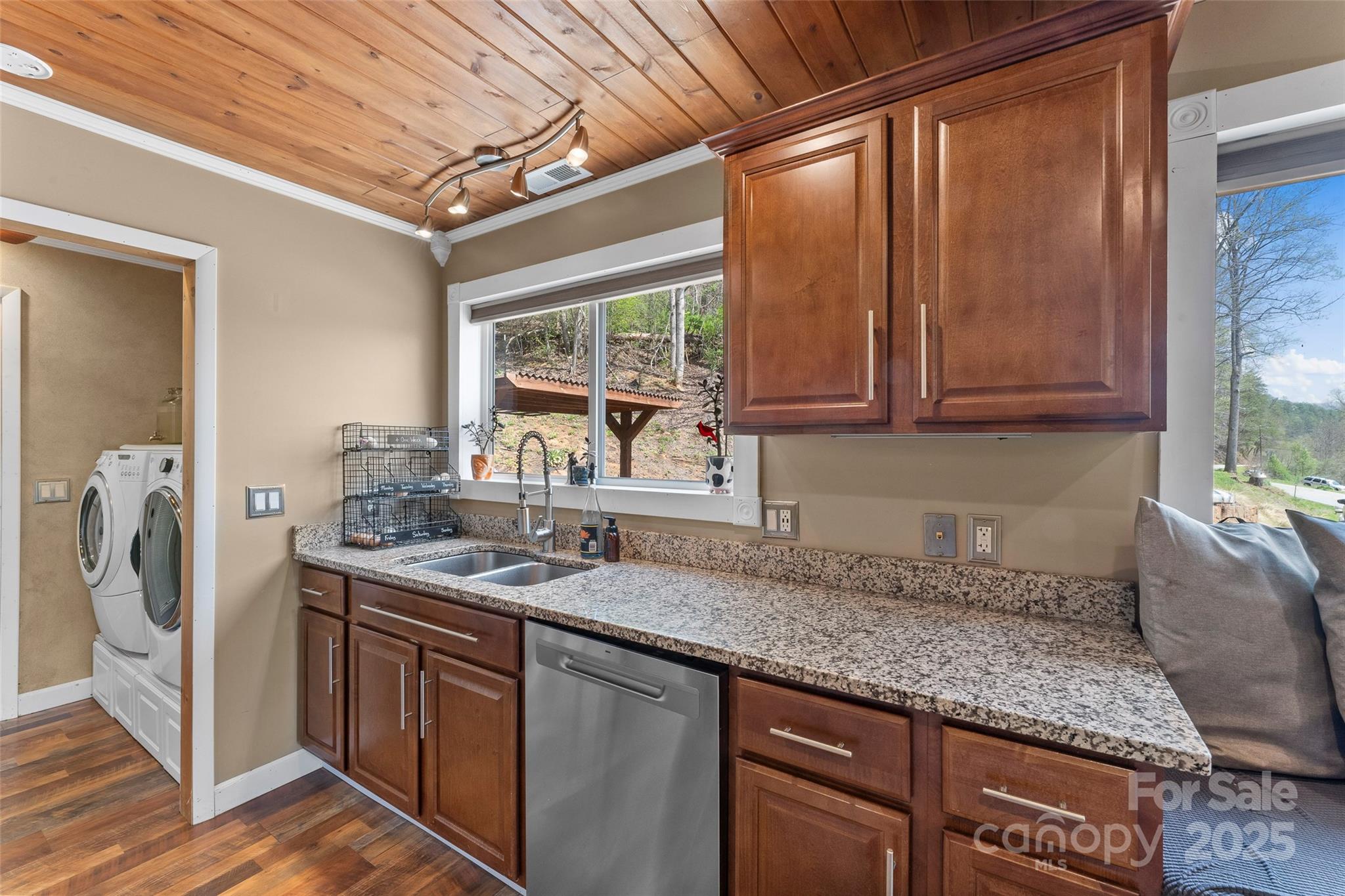 3610 Collettsville Road — Lenoir