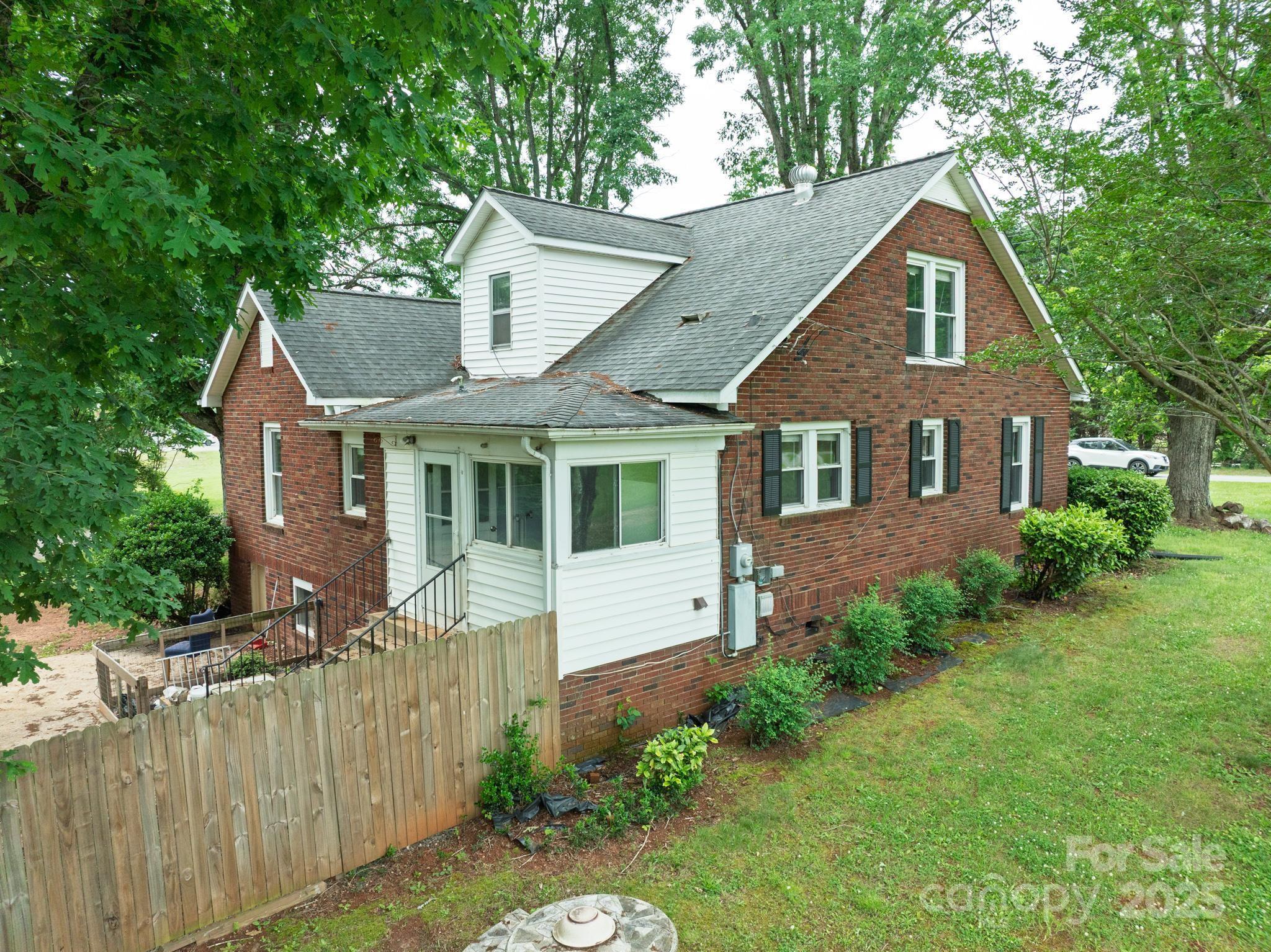 4098 S Nc Hwy 127 Highway — Hickory