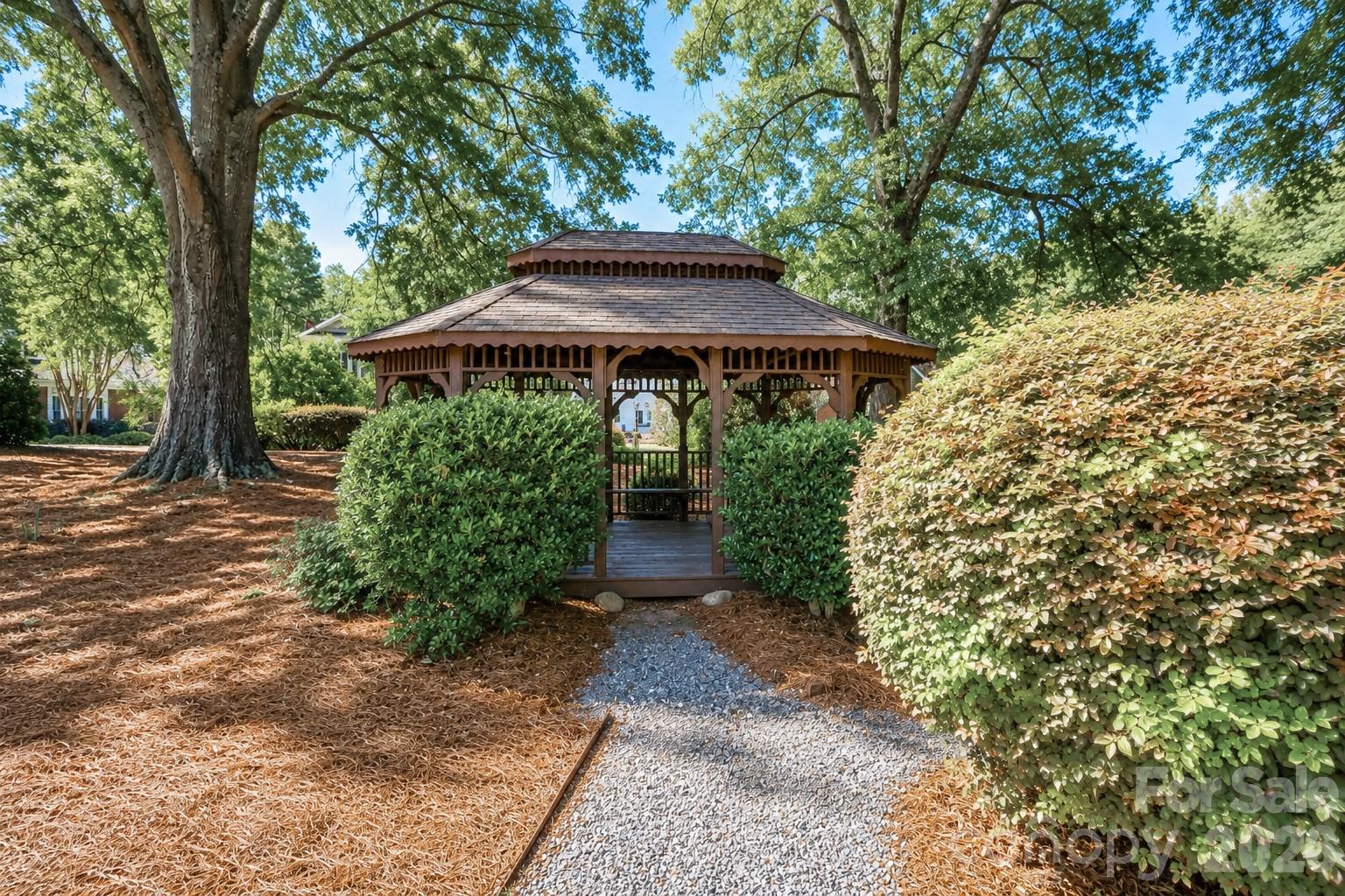 1061 The Glen Street — Statesville