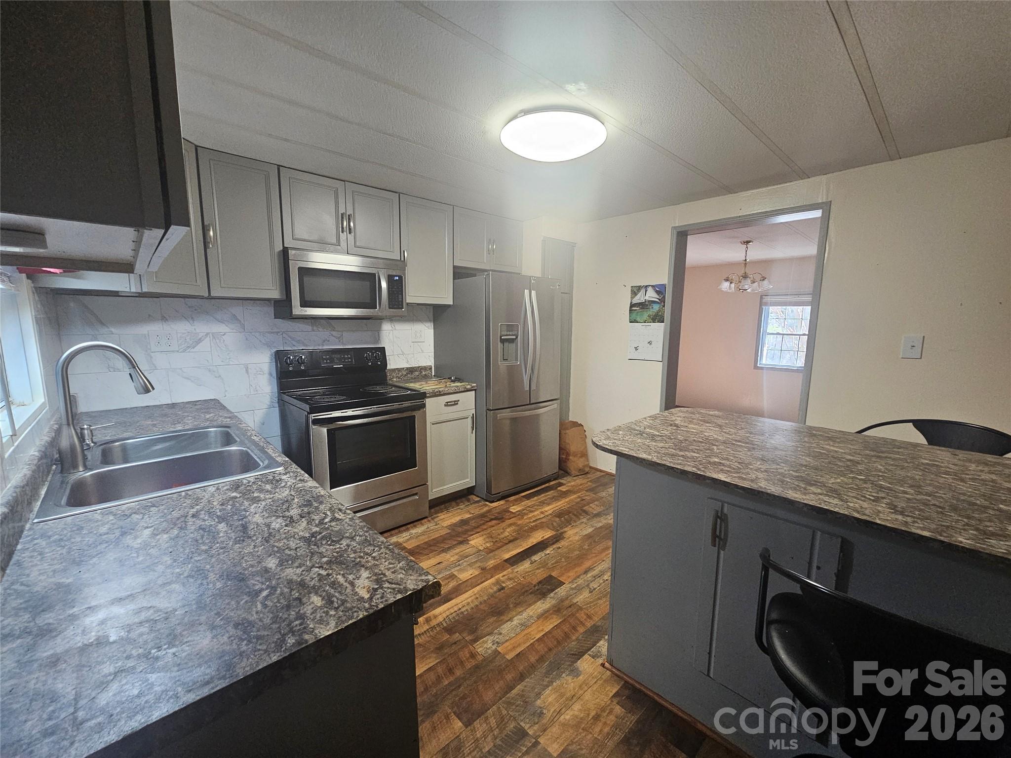 130 Susan Road — Casar