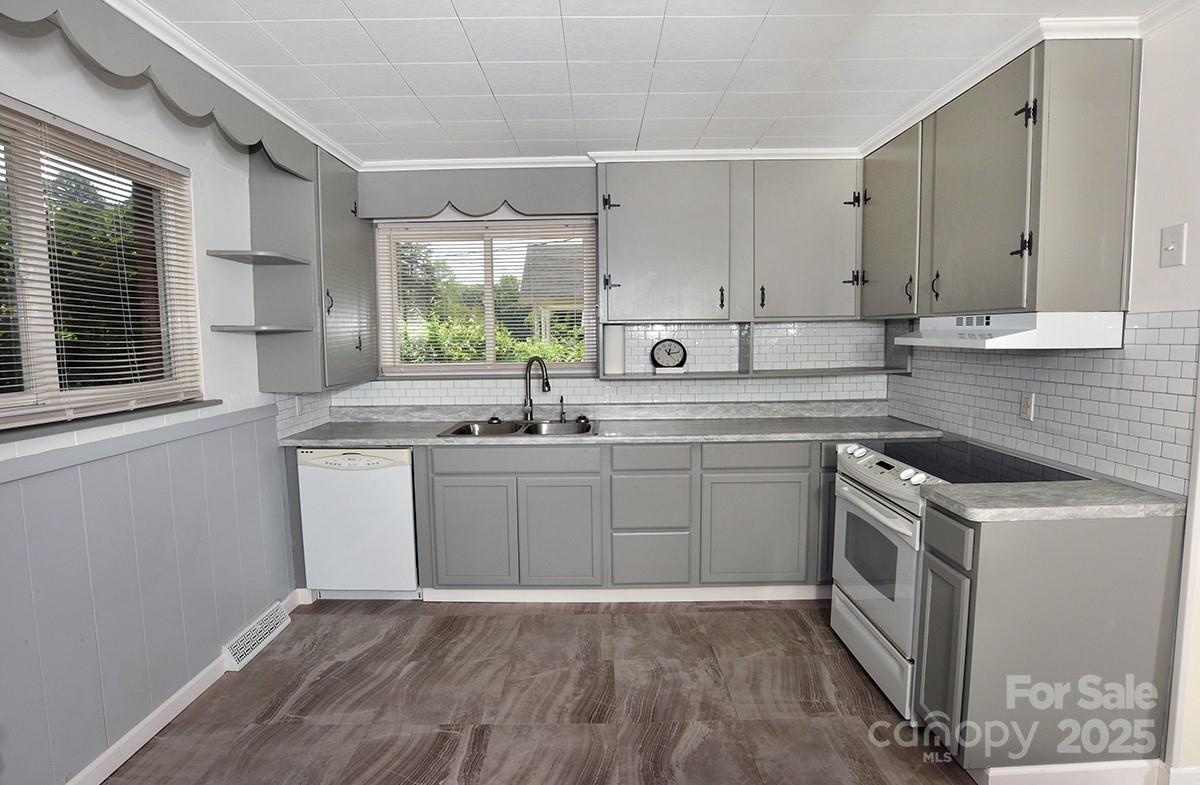 709 Sunset Drive — Salisbury
