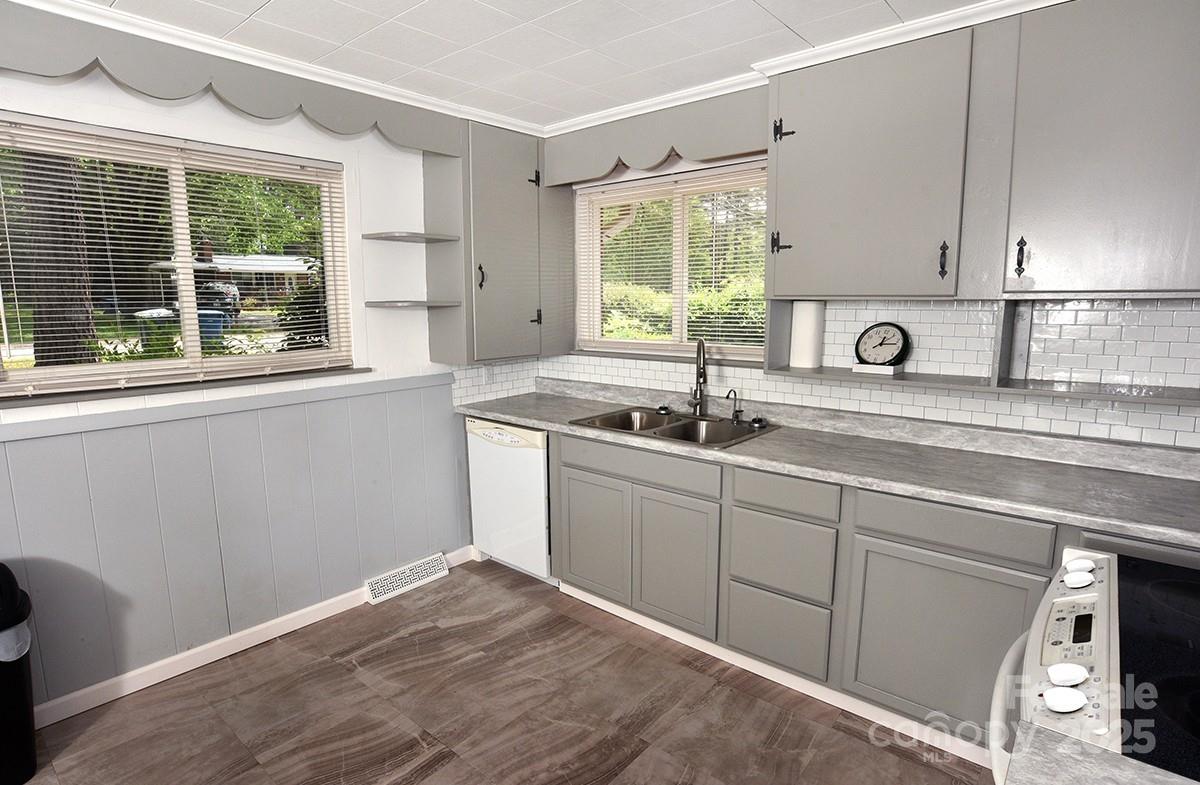 709 Sunset Drive — Salisbury