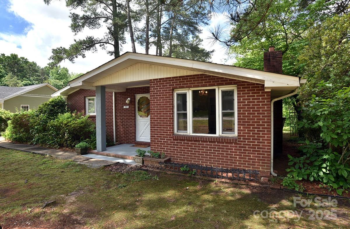 709 Sunset Drive — Salisbury