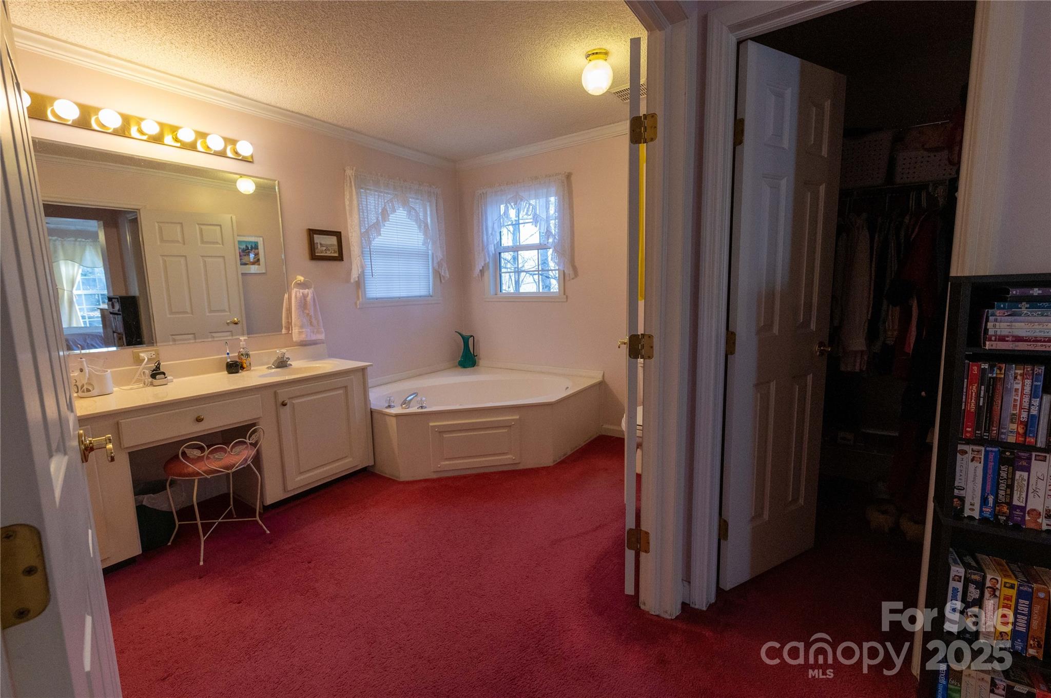 120 Powderhorn Drive — Burnsville