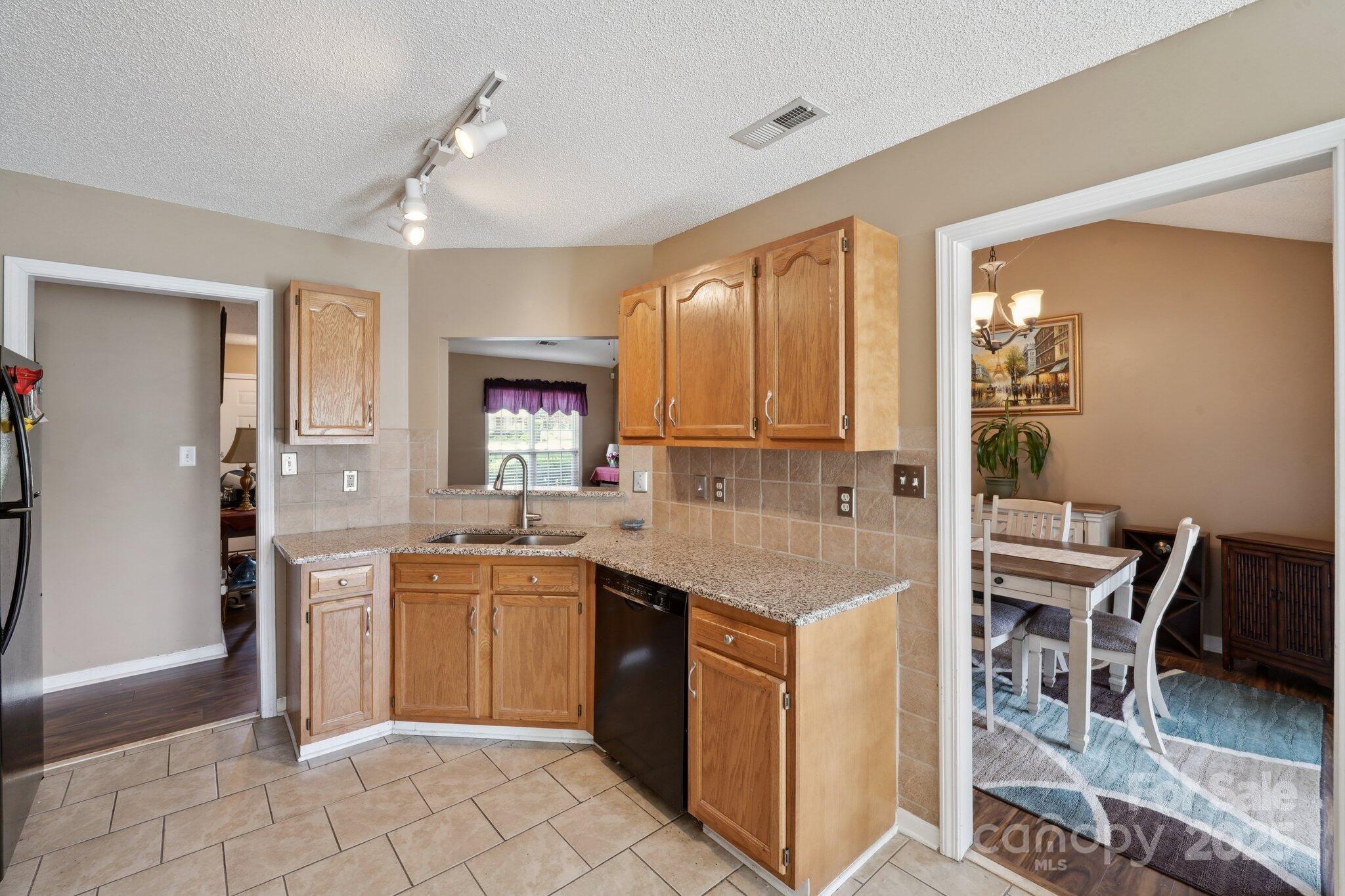 8105 Castlemaine Drive — Matthews