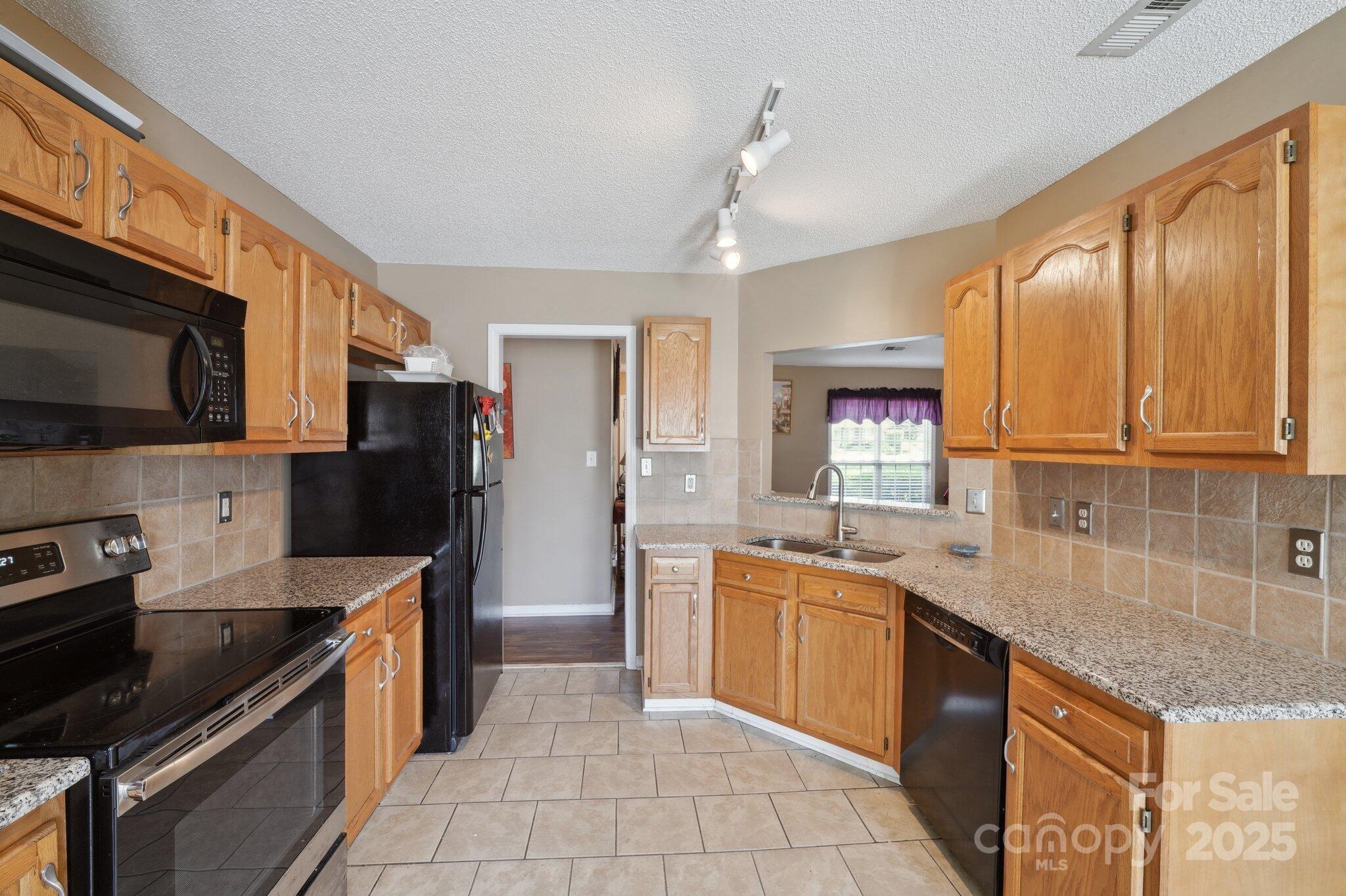 8105 Castlemaine Drive — Matthews