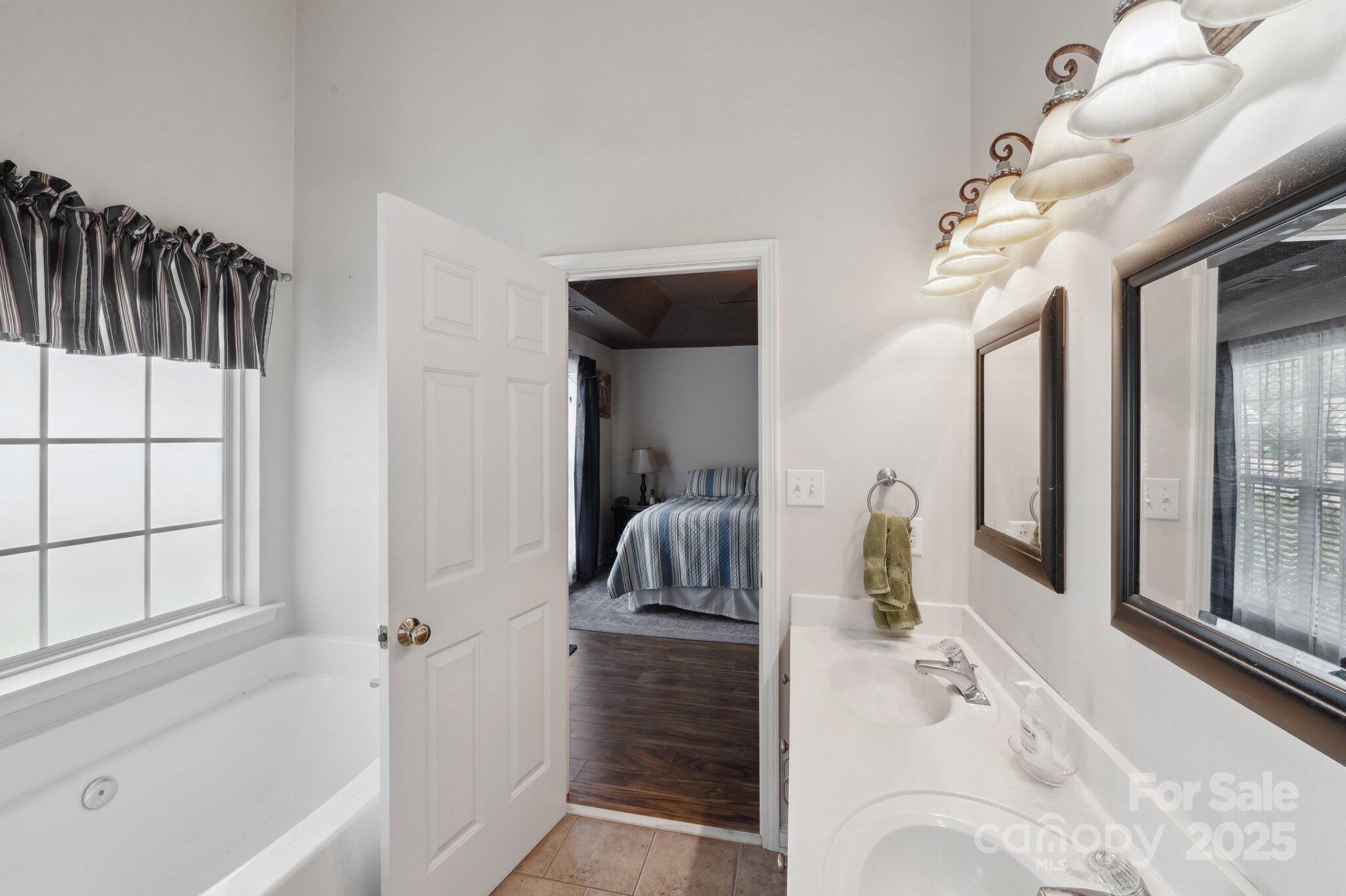 8105 Castlemaine Drive — Matthews