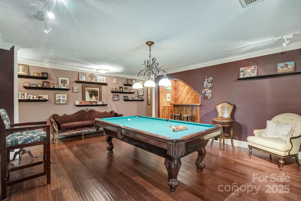 201 Hughes Creek — Columbus