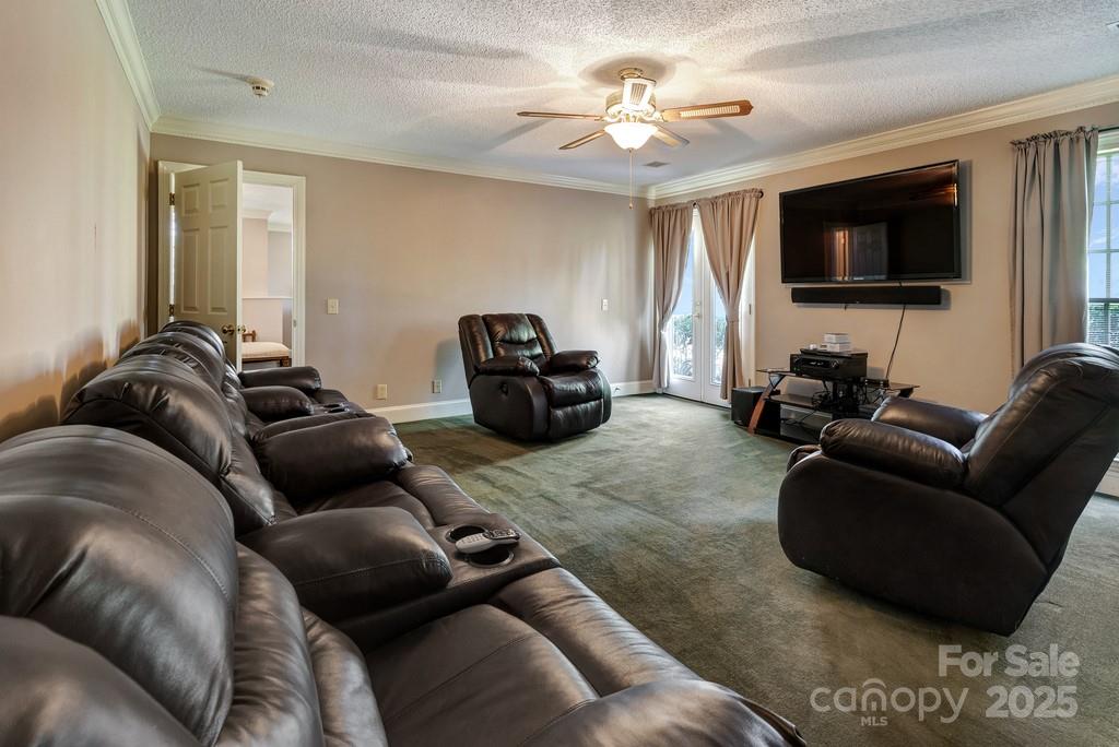 201 Hughes Creek — Columbus