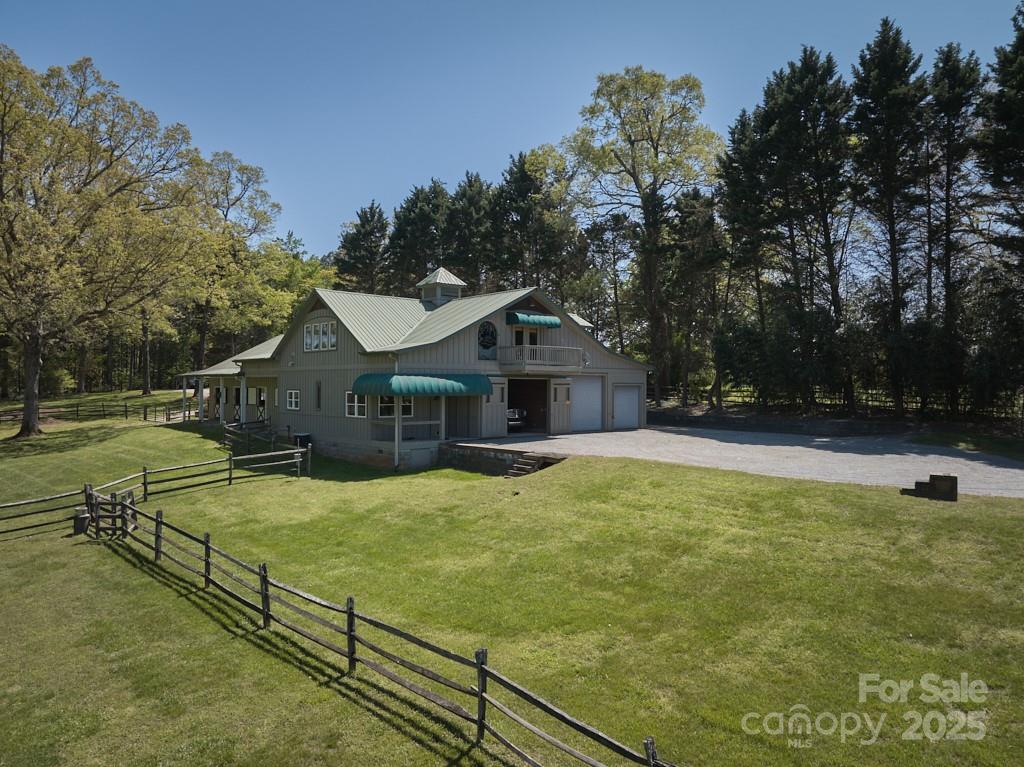 201 Hughes Creek — Columbus