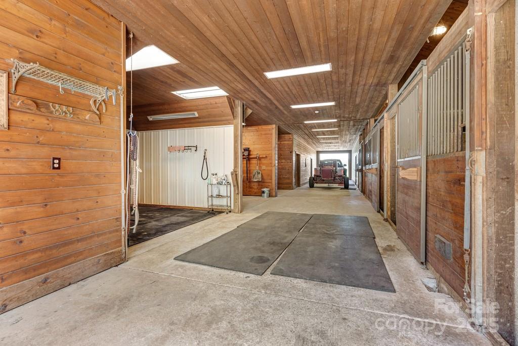 201 Hughes Creek — Columbus