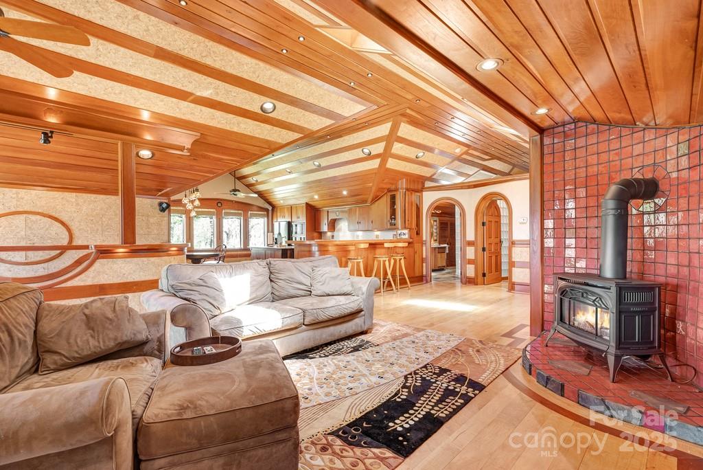 201 Hughes Creek — Columbus