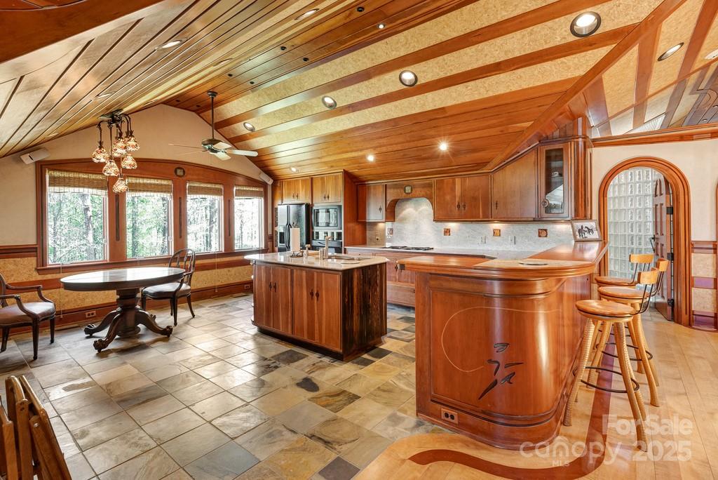 201 Hughes Creek — Columbus