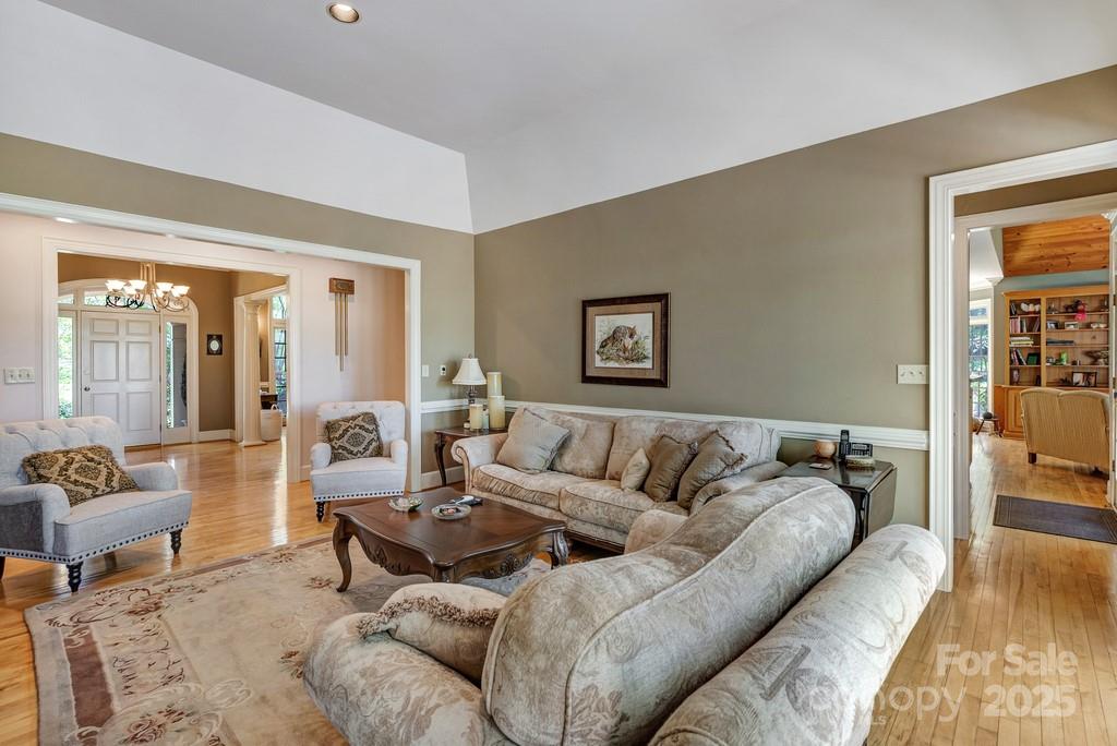 201 Hughes Creek — Columbus