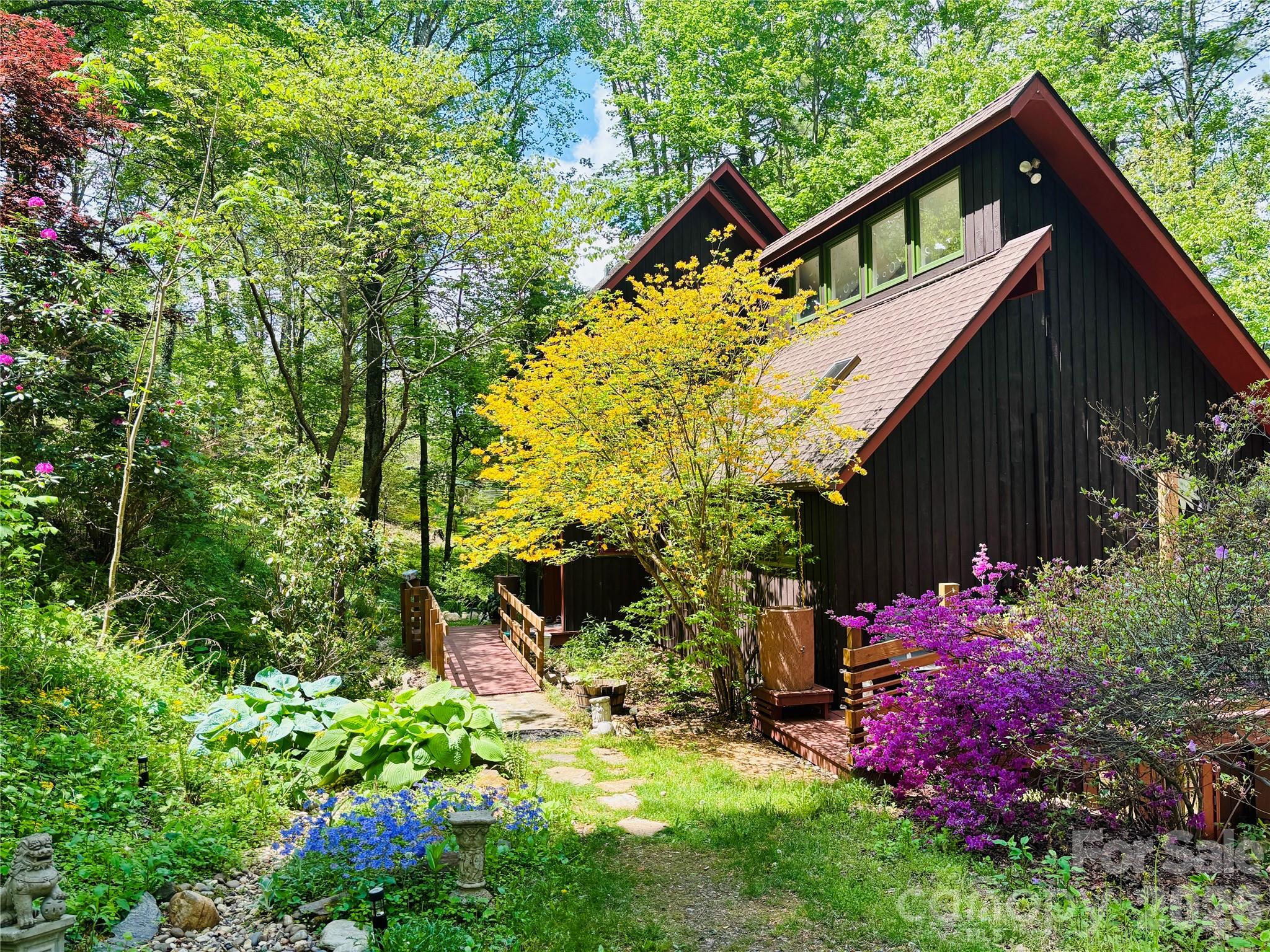 278 Mount View Drive — Burnsville