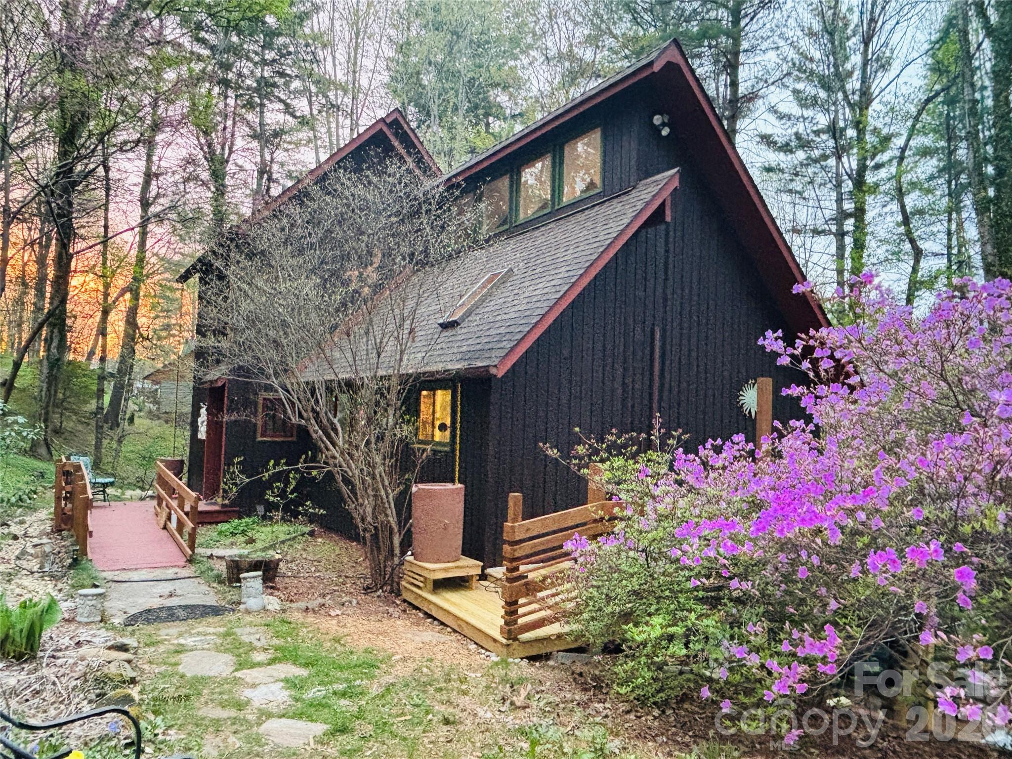 278 Mount View Drive — Burnsville