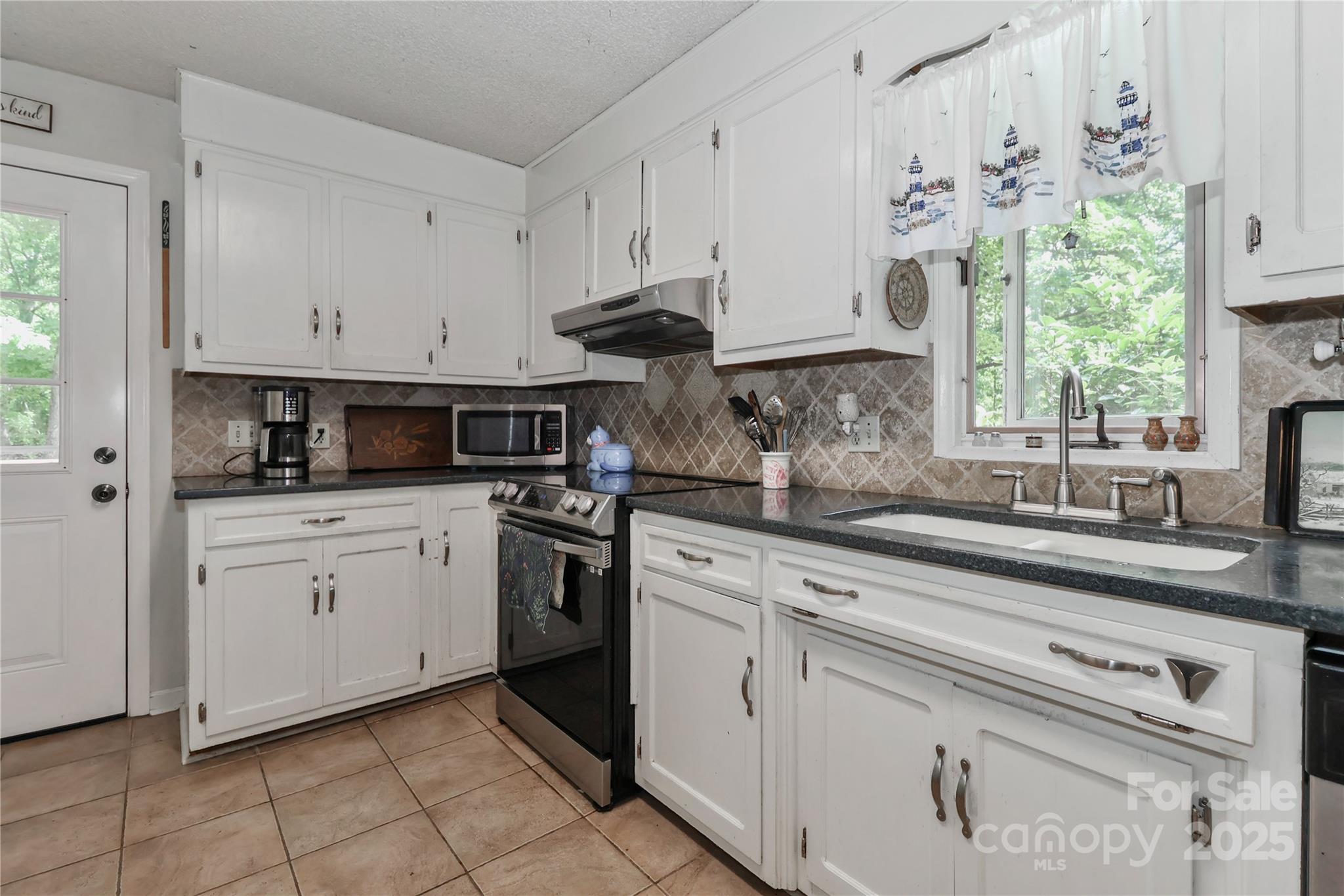 173 Rocky River Road — Mooresville