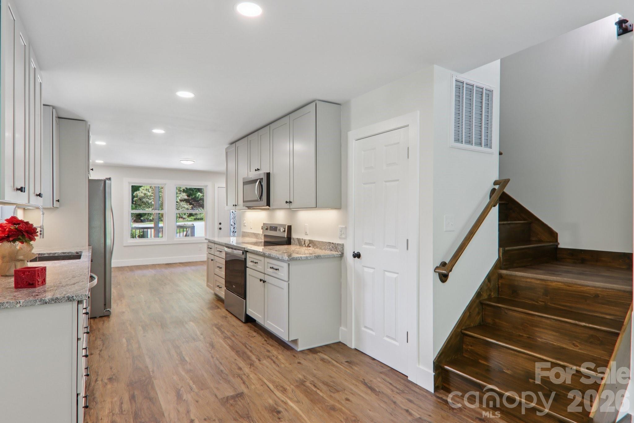12 Whipoorwill Way — Waynesville
